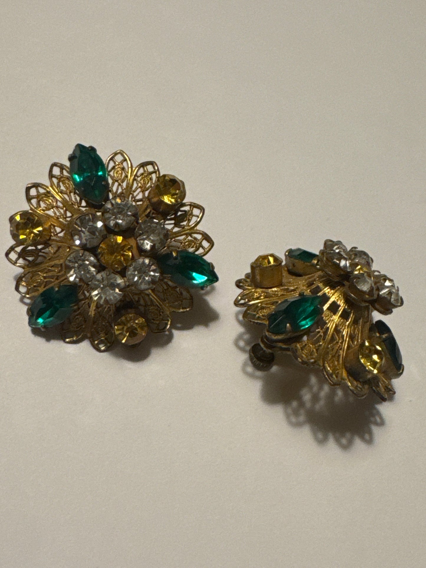 stunning 1940s rhinestone  filigree screwback earrings