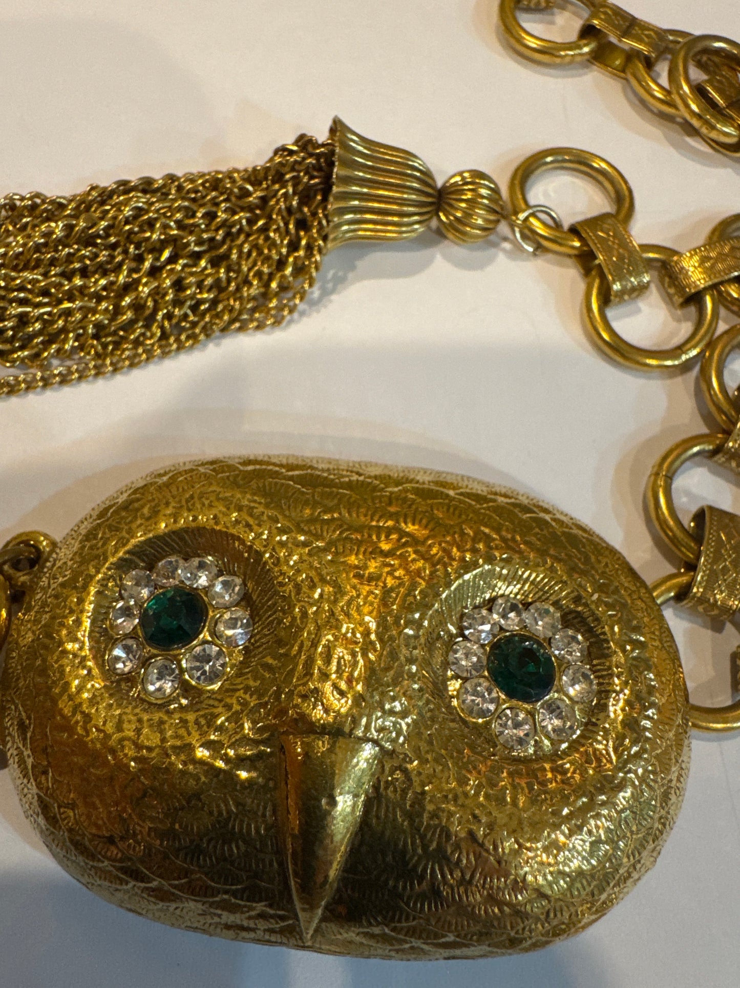 1970s adorable, vintage gold tone, link belt with owl clasp, rhinestone eyes ￼