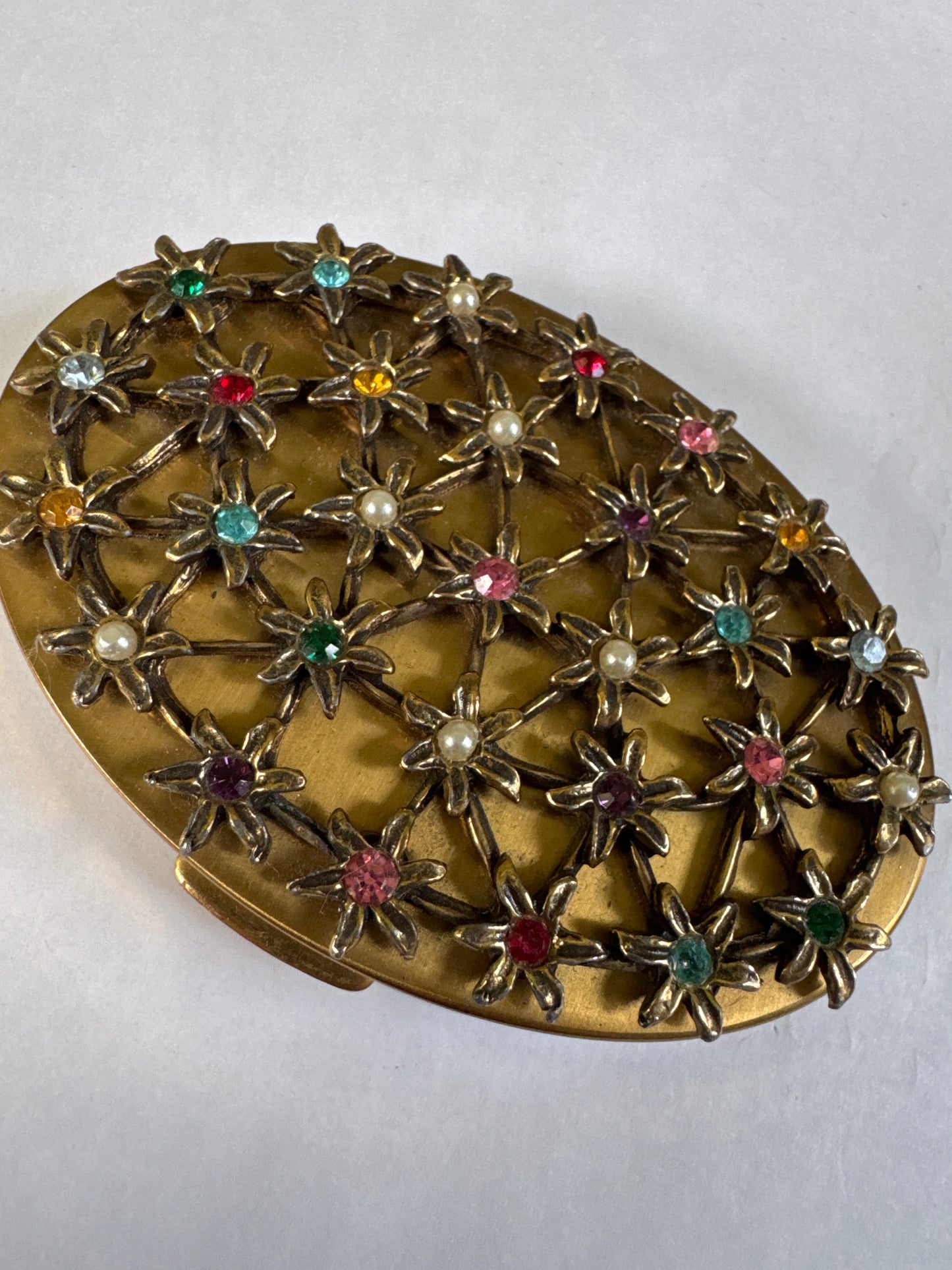 DORSET 5th AVE Oval Rhinestone Powder
Compact Ornate rhinestone and flower MakeUp Compact Vanity