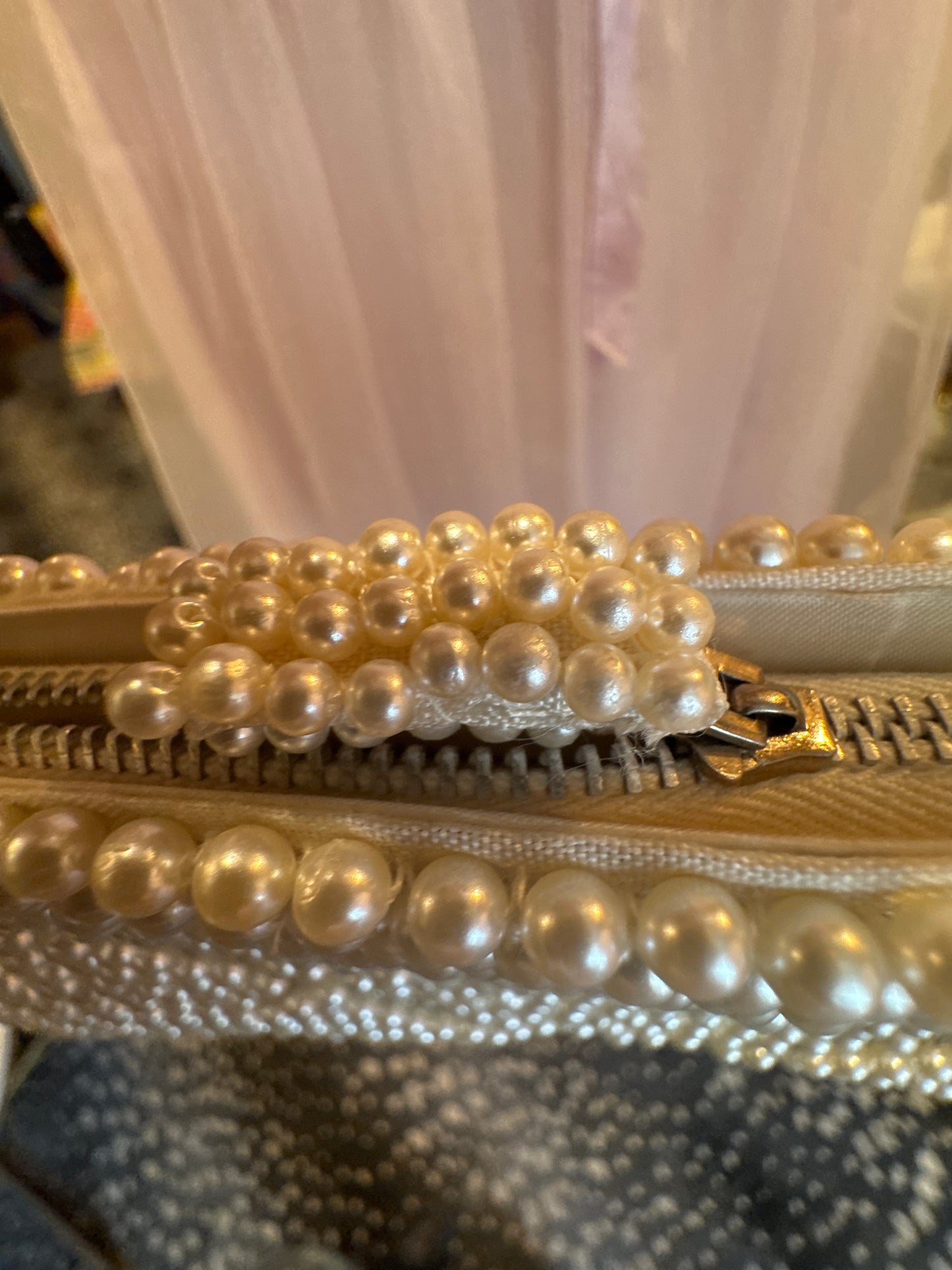 1940s Pearl and beaded cocktail bag with zipper top and pearl zipper pole