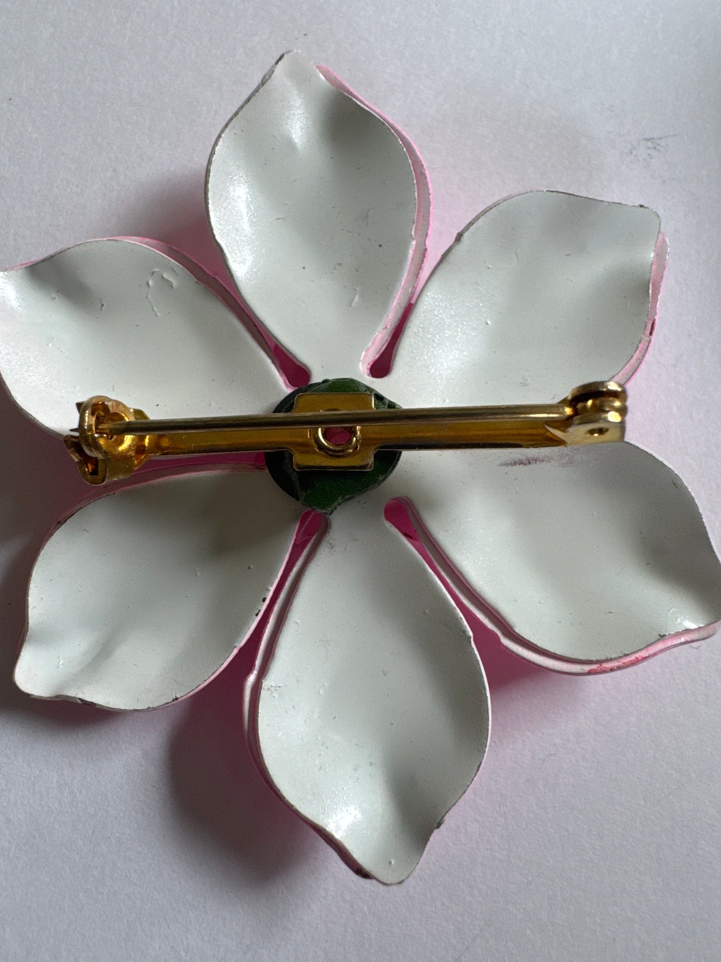 1960s shades of pink metal brooch