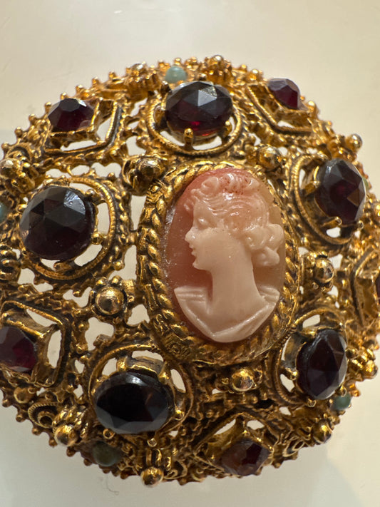 Beautiful 1950s signed Florenza cameo brooch with rhinestones