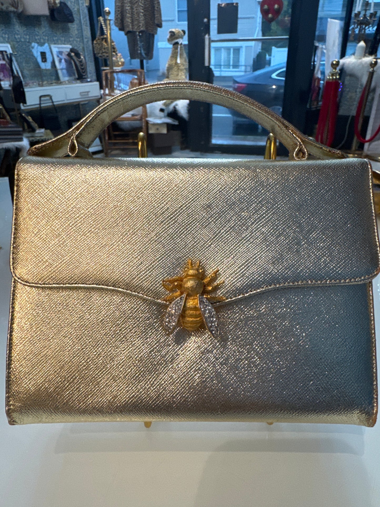Beautiful 1950s Morris Moskowitz gold evening top handle with decorative rhinestone bee