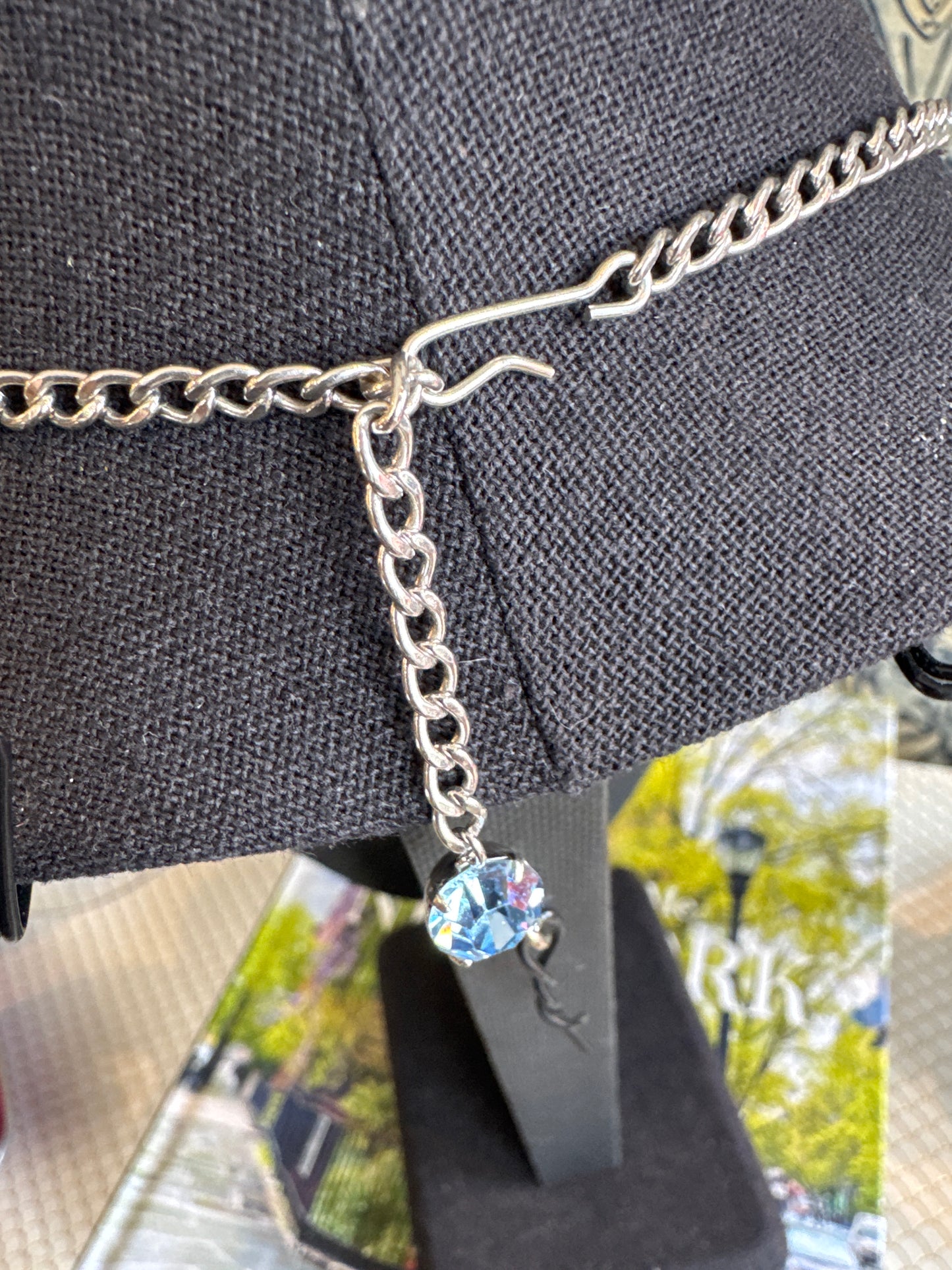 stunning 1950s Silvertone and aquamarine colored rhinestone necklace