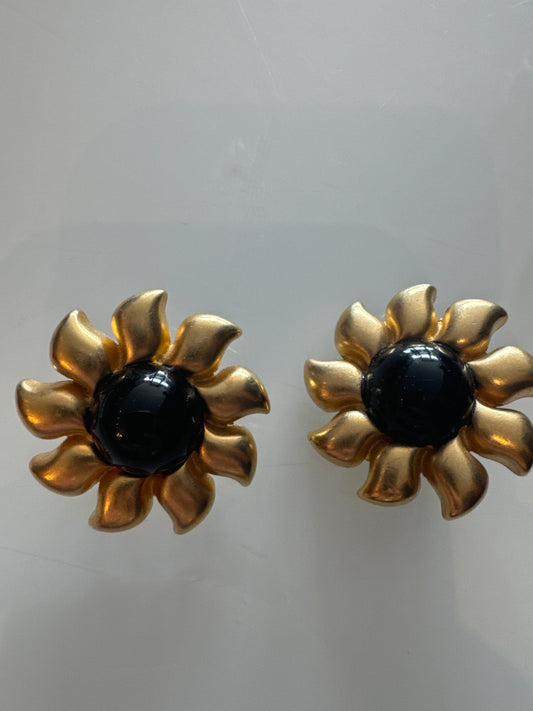 Vintage Clip gold and black flower