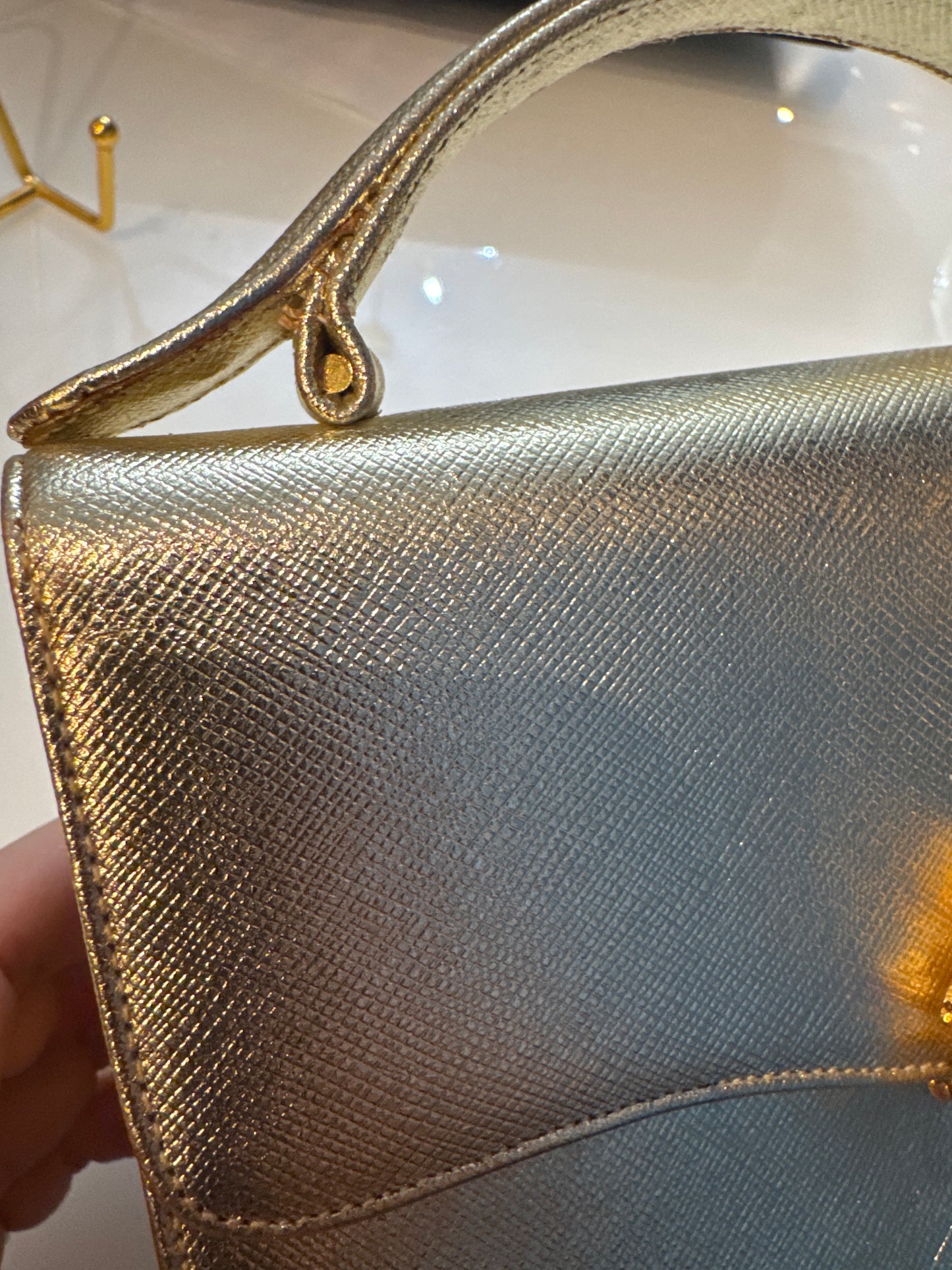 Beautiful 1950s Morris Moskowitz gold evening top handle with decorative rhinestone bee