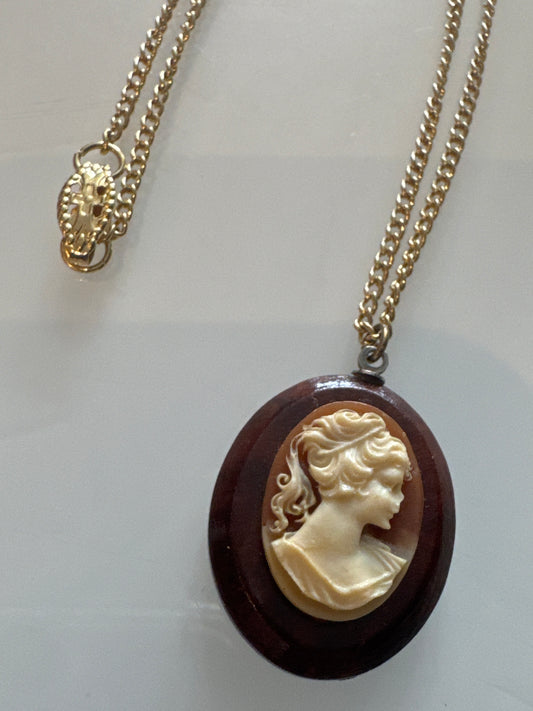 1940s vintage mini cameo on LUCITE with gold tone chain