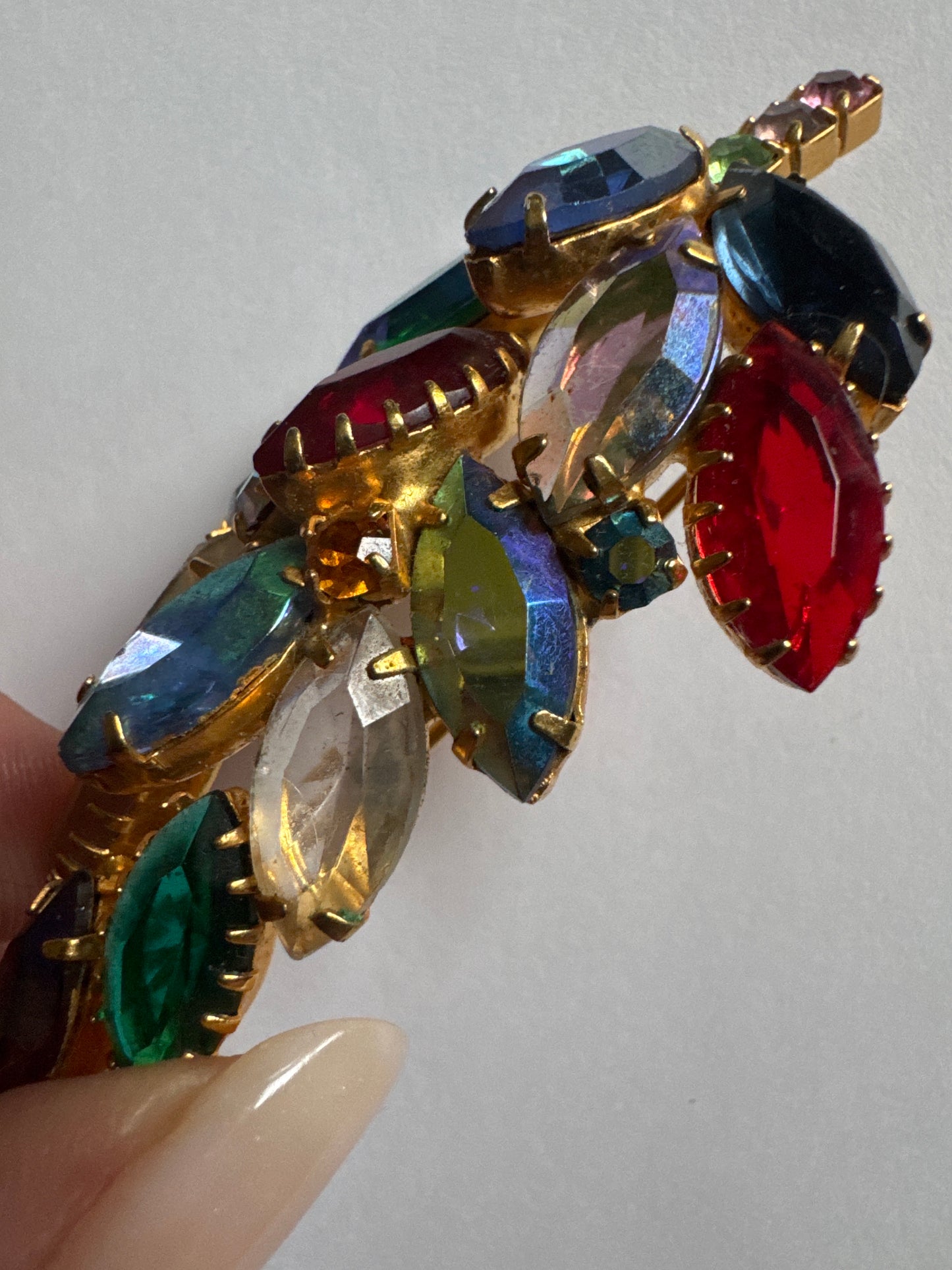 Beautiful multicolor 1950s rhinestone leaf brooch