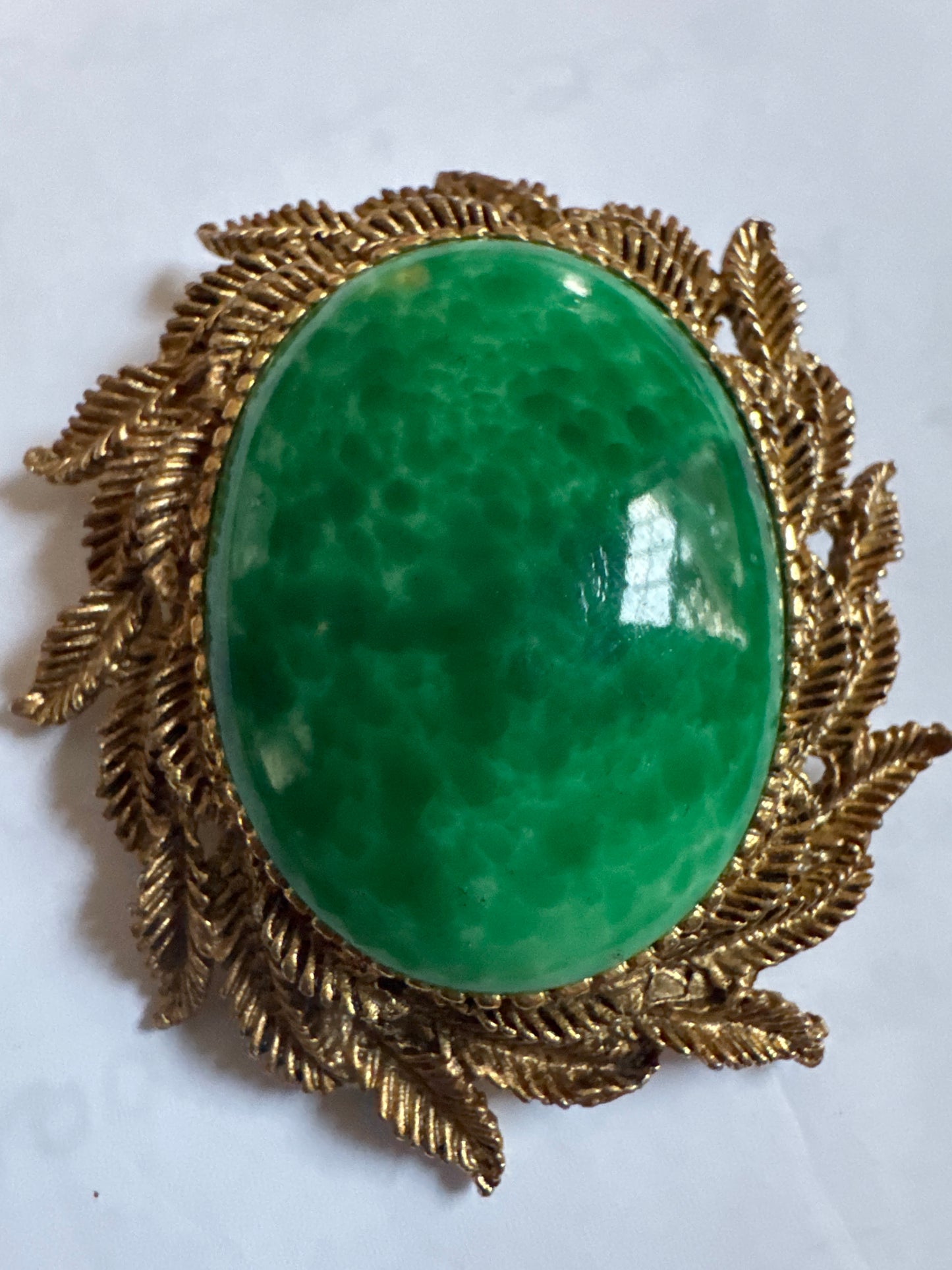 1960s stunning signed PAULINE RADER green cabochon brooch/pendant with leaf wreath frame