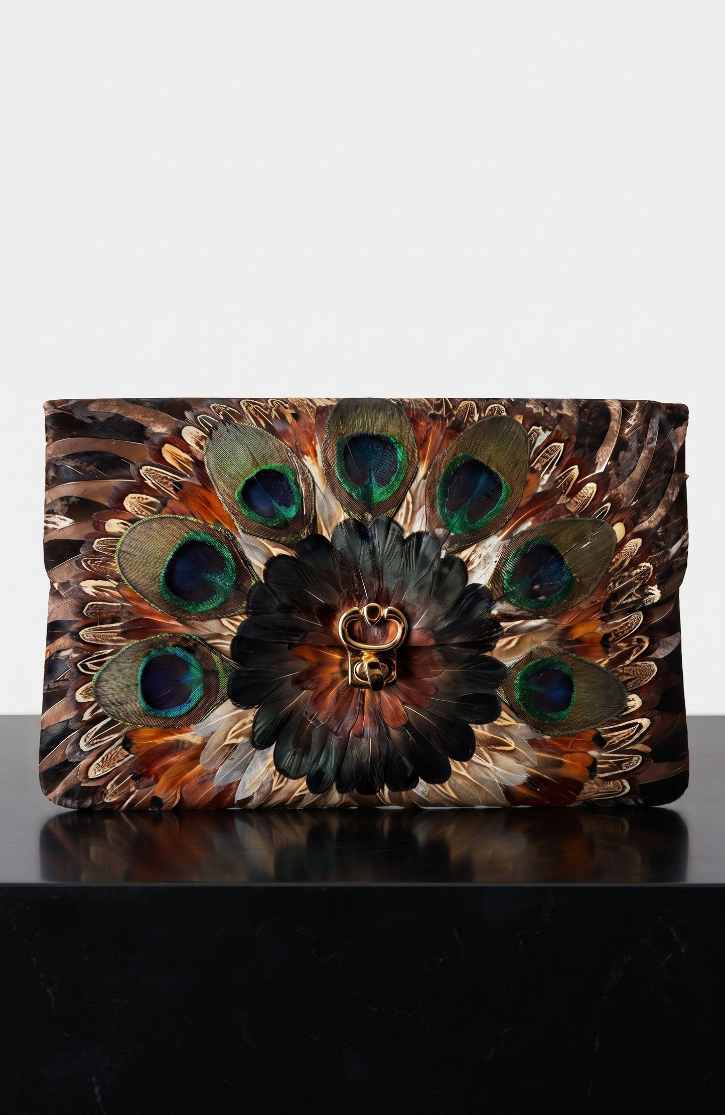 Absolutely beautiful bag  vintage peacock feather clutch with option to add a strap. We will include a gold chain strap.