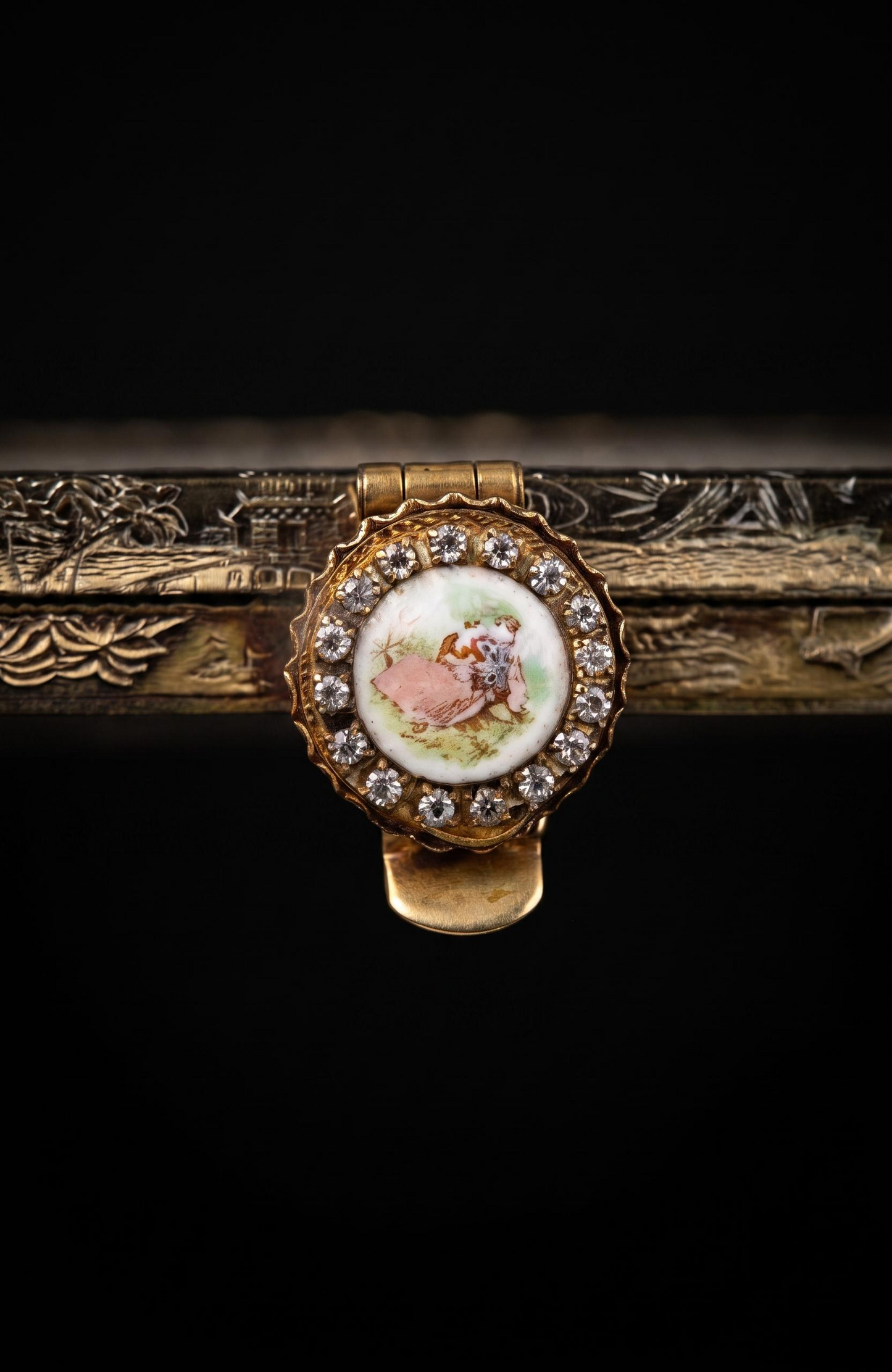 Stunning 1930s/40s White lucite Box Bag w/ Courting Couple Clasp