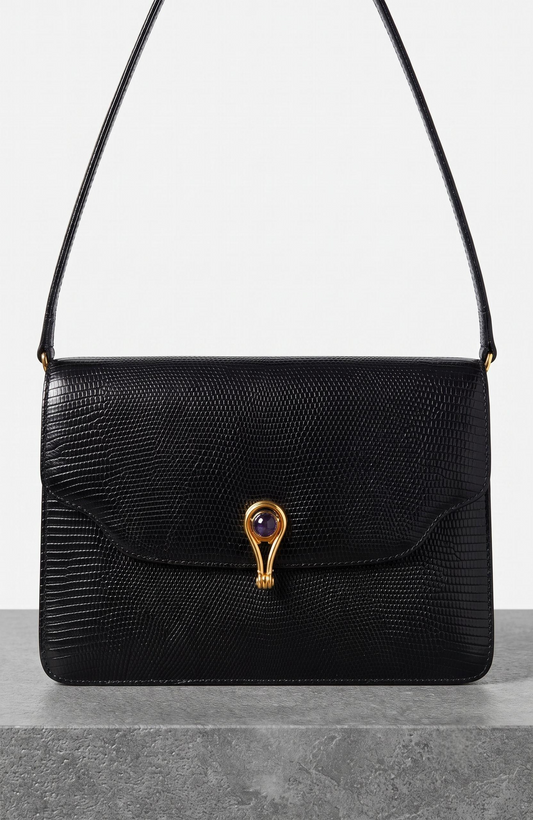 Bag Vintage black lizard GUCCI with lapis clasp closure and removable lizard shoulder strap. Inside snap pockets.