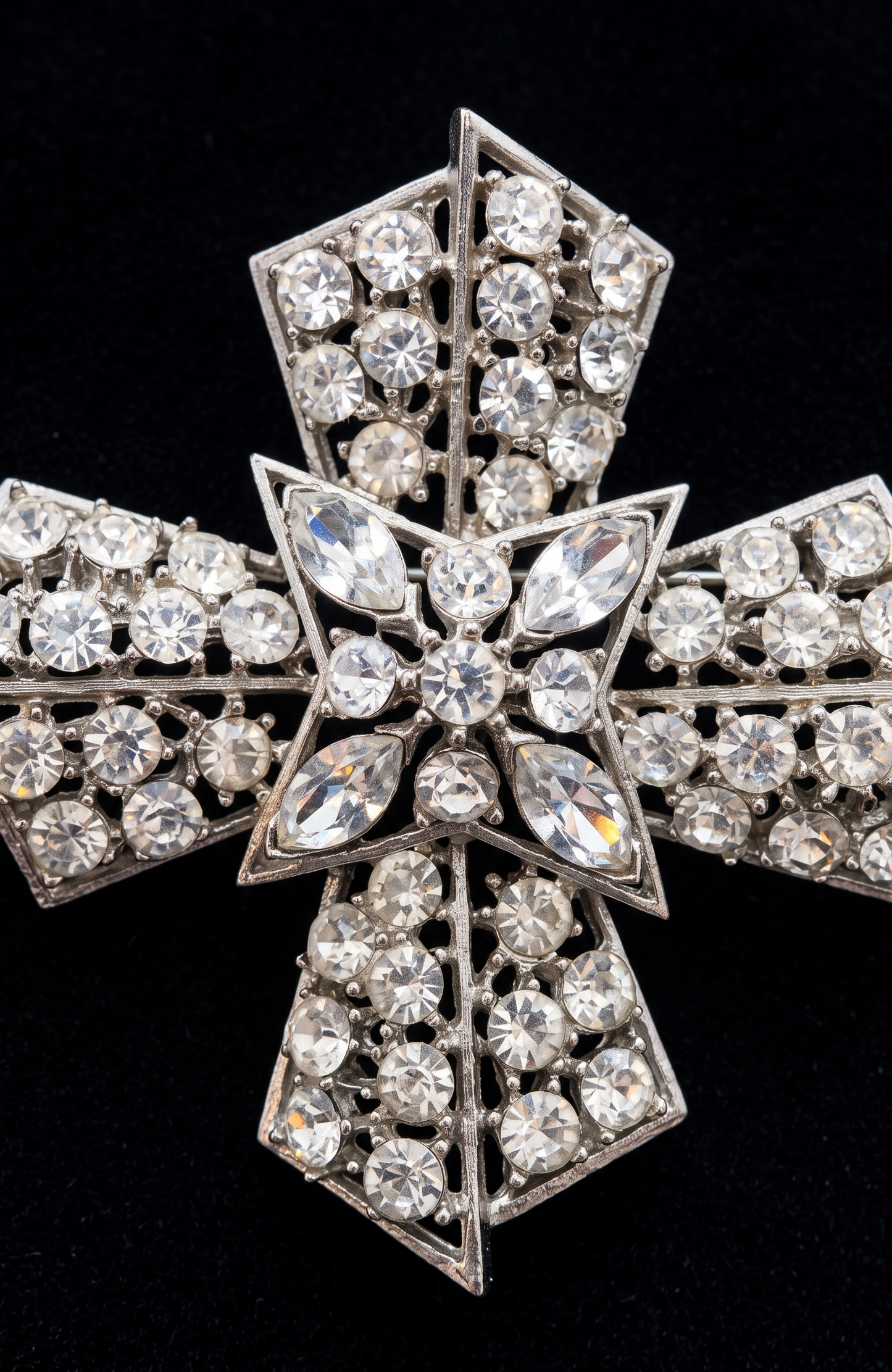 Beautiful 1950s maltese cross rhinestone brooch