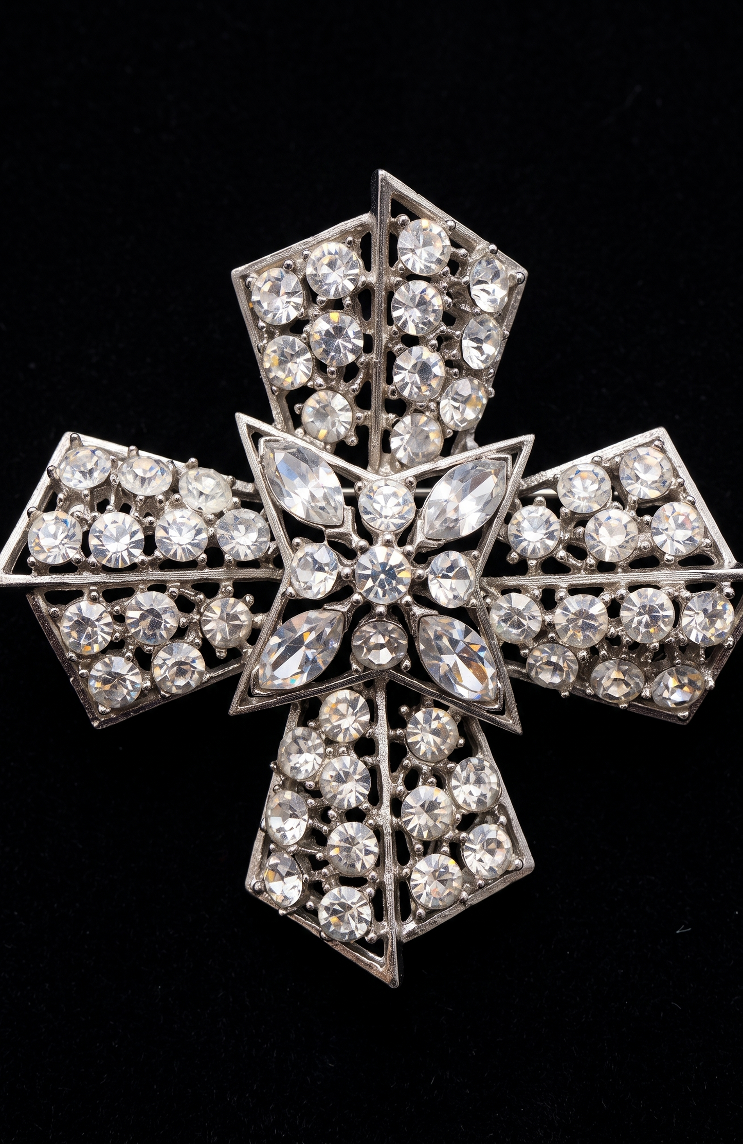 Beautiful 1950s maltese cross rhinestone brooch