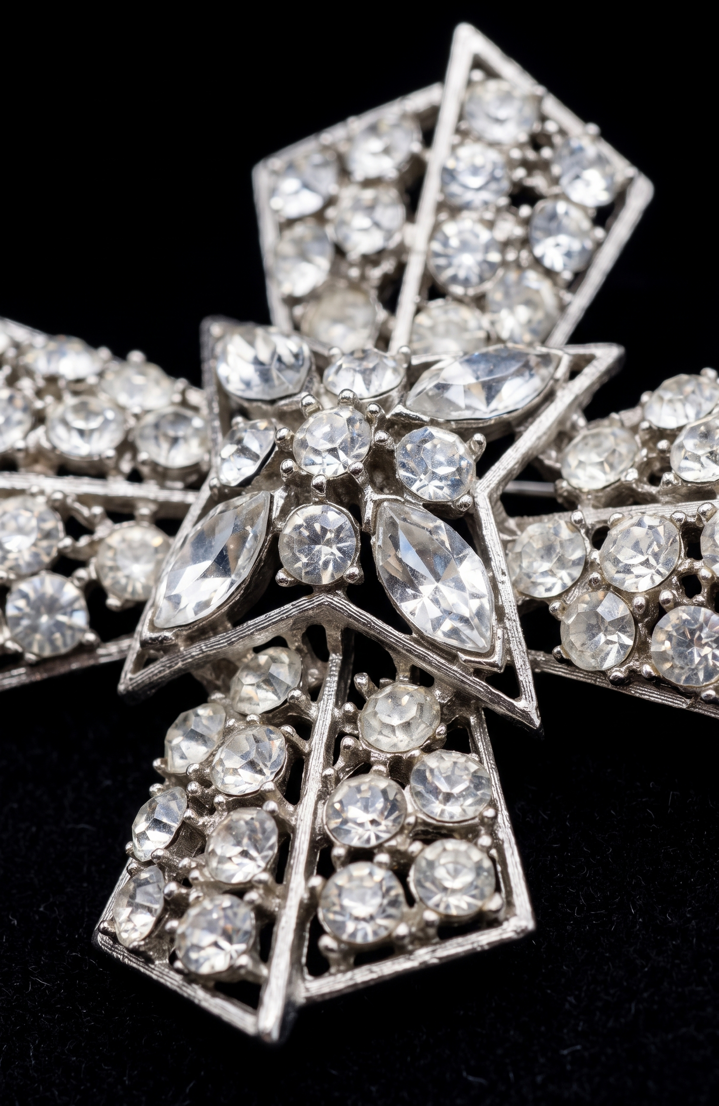 Beautiful 1950s maltese cross rhinestone brooch