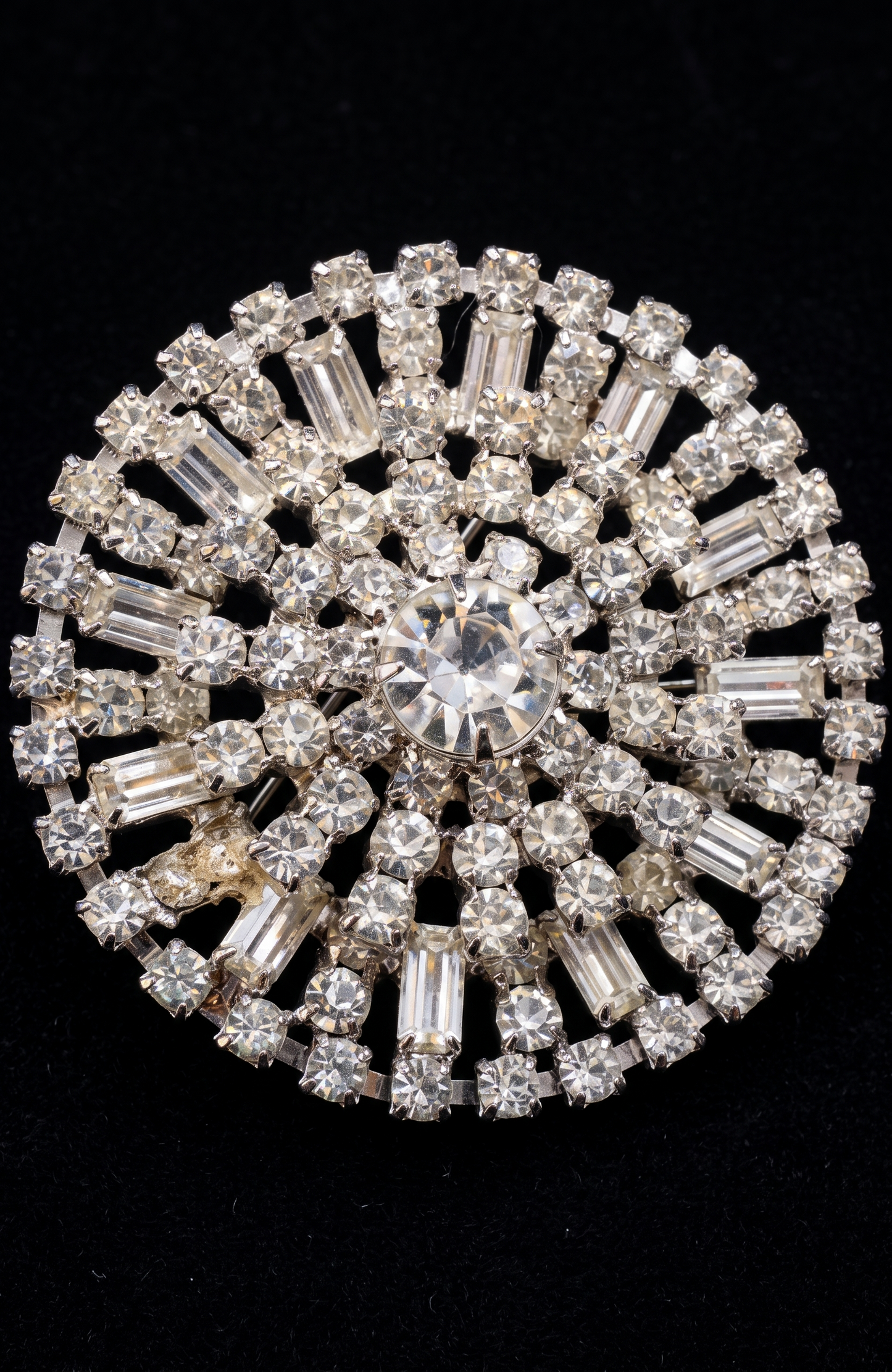 Magnificent 1940s jumbo rhinestone round brooch