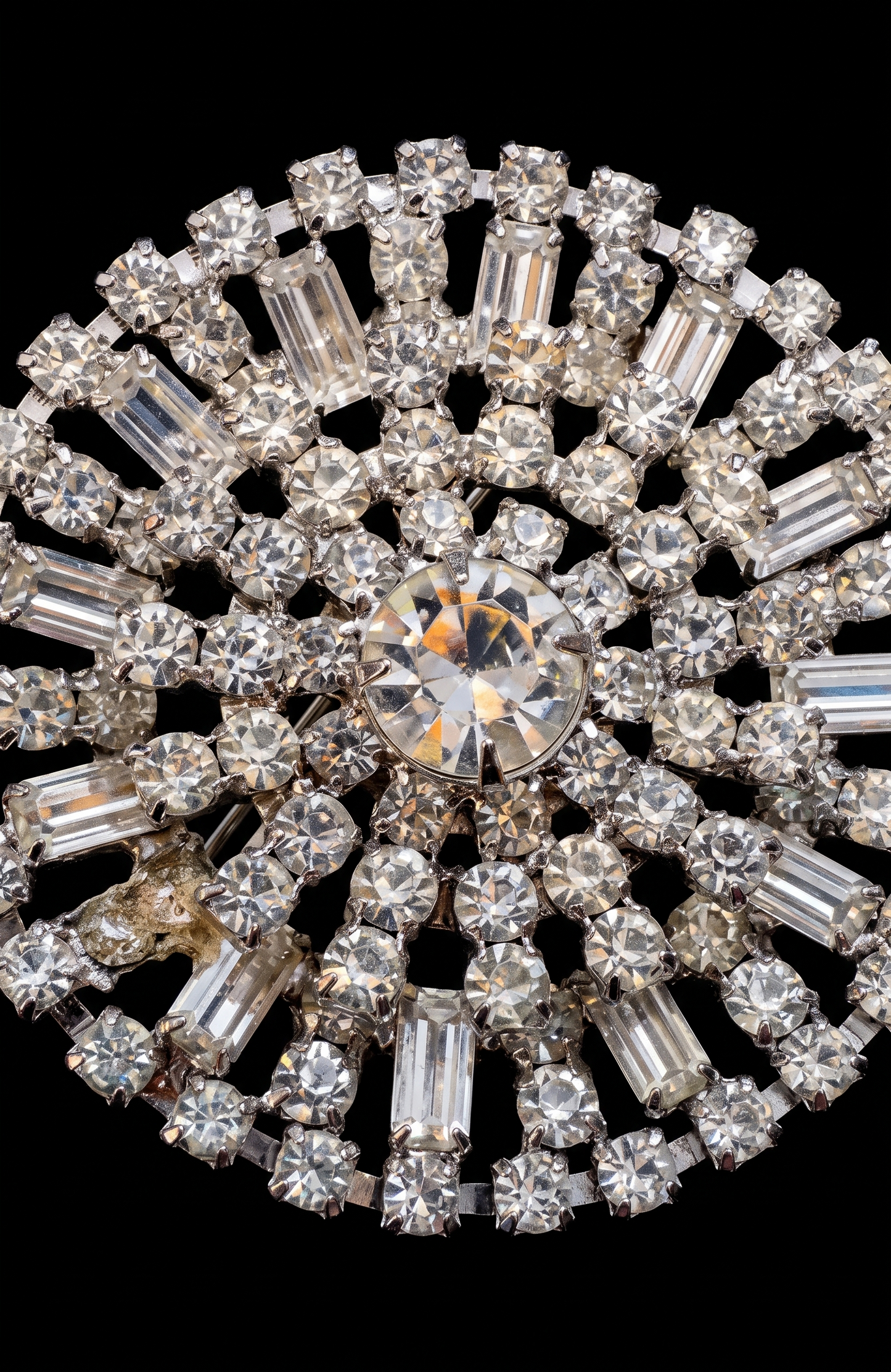 Magnificent 1940s jumbo rhinestone round brooch