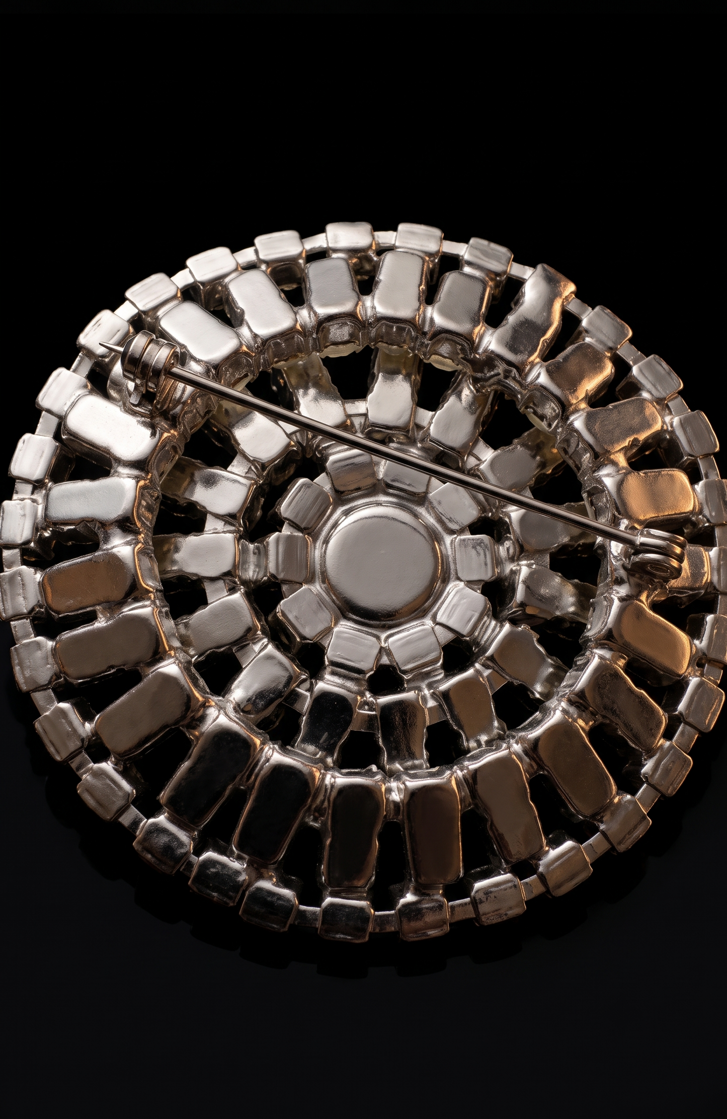 Magnificent 1940s jumbo rhinestone round brooch
