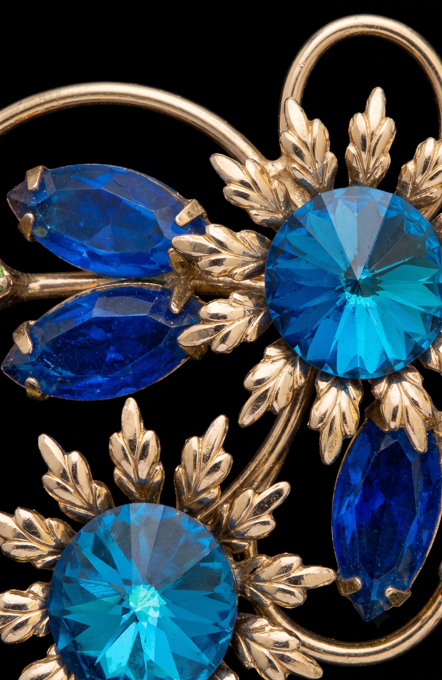 Exceptional vintage teal signed Rivoli brooch with uranium rhinestones and blue watermelon stones
