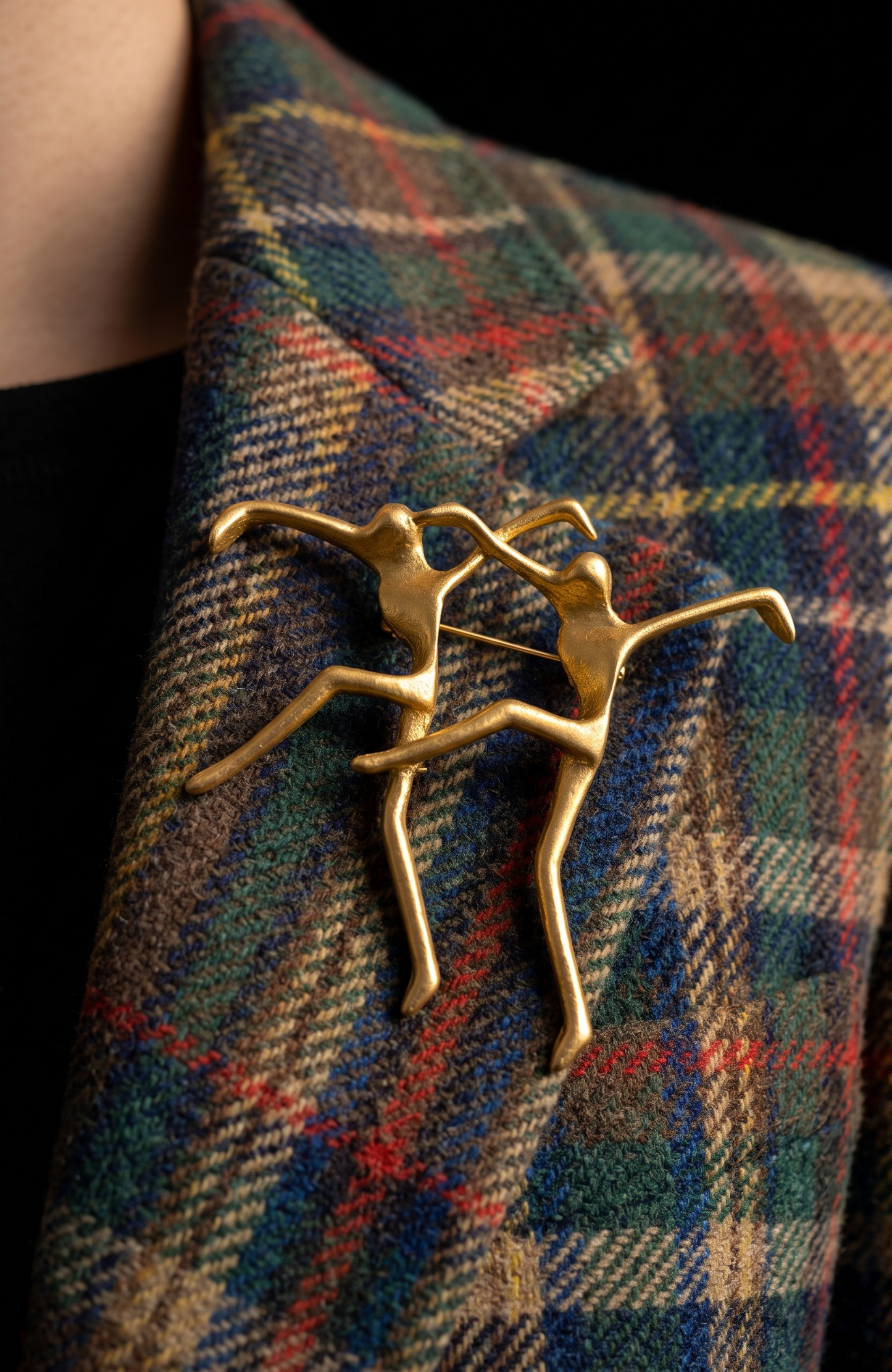 1960s dancers matte gold brooch
