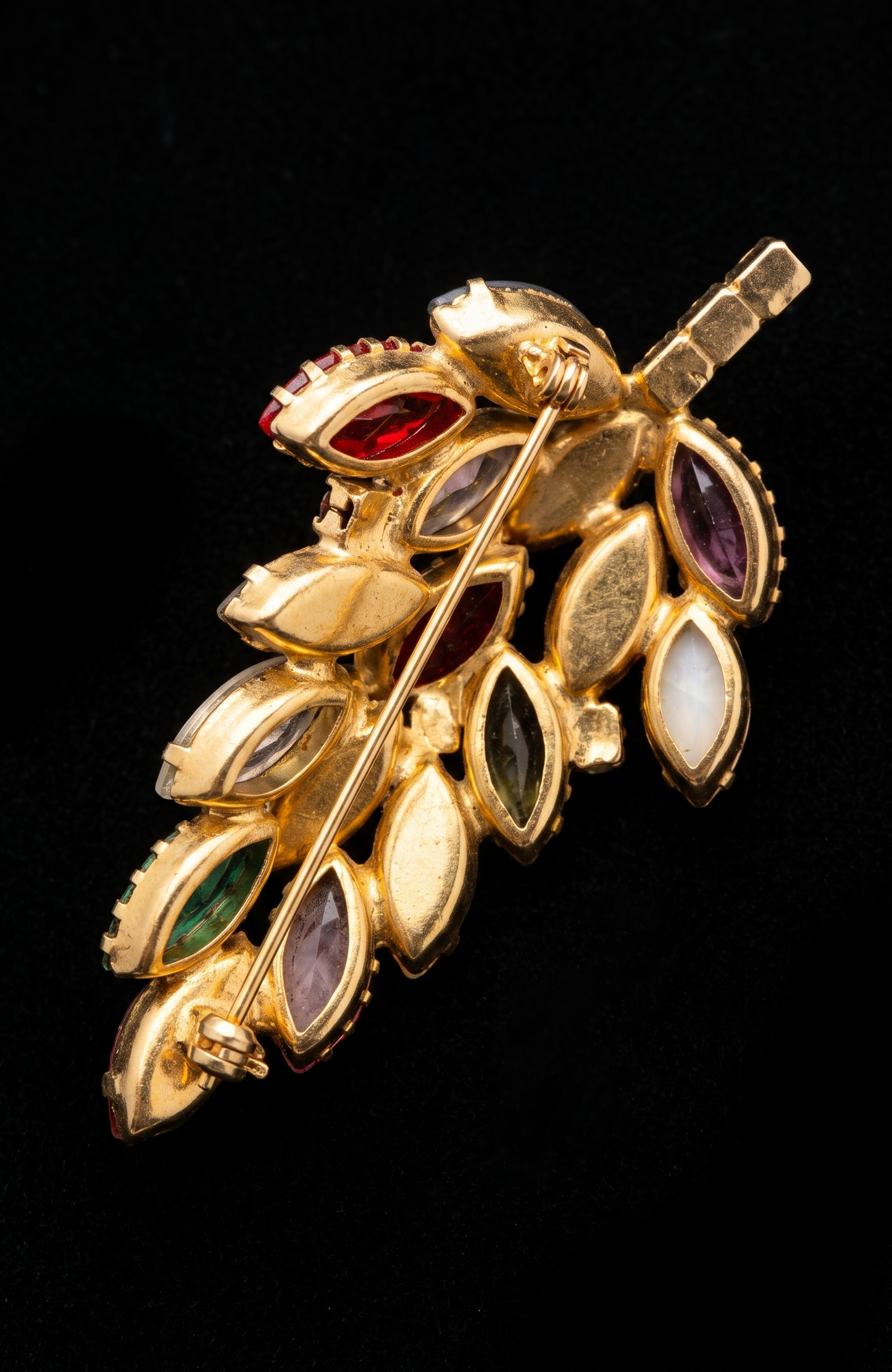 Beautiful multicolor 1950s rhinestone leaf brooch