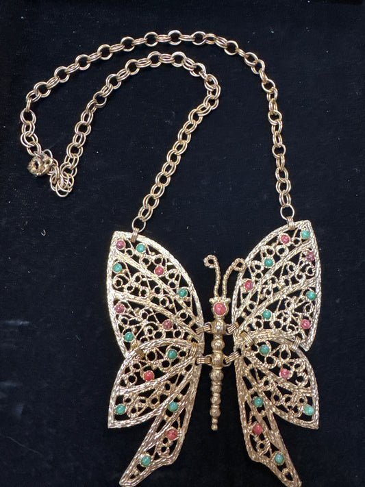 Amazing vintage Juliana 1970s butterfly statement pendant necklace with CABOCHONs. VINTAGE 70s Juliana Delizza and Elster! 

Stunning HUGE articulated butterfly pendant inset with red coral and jade green colored stones. NYC