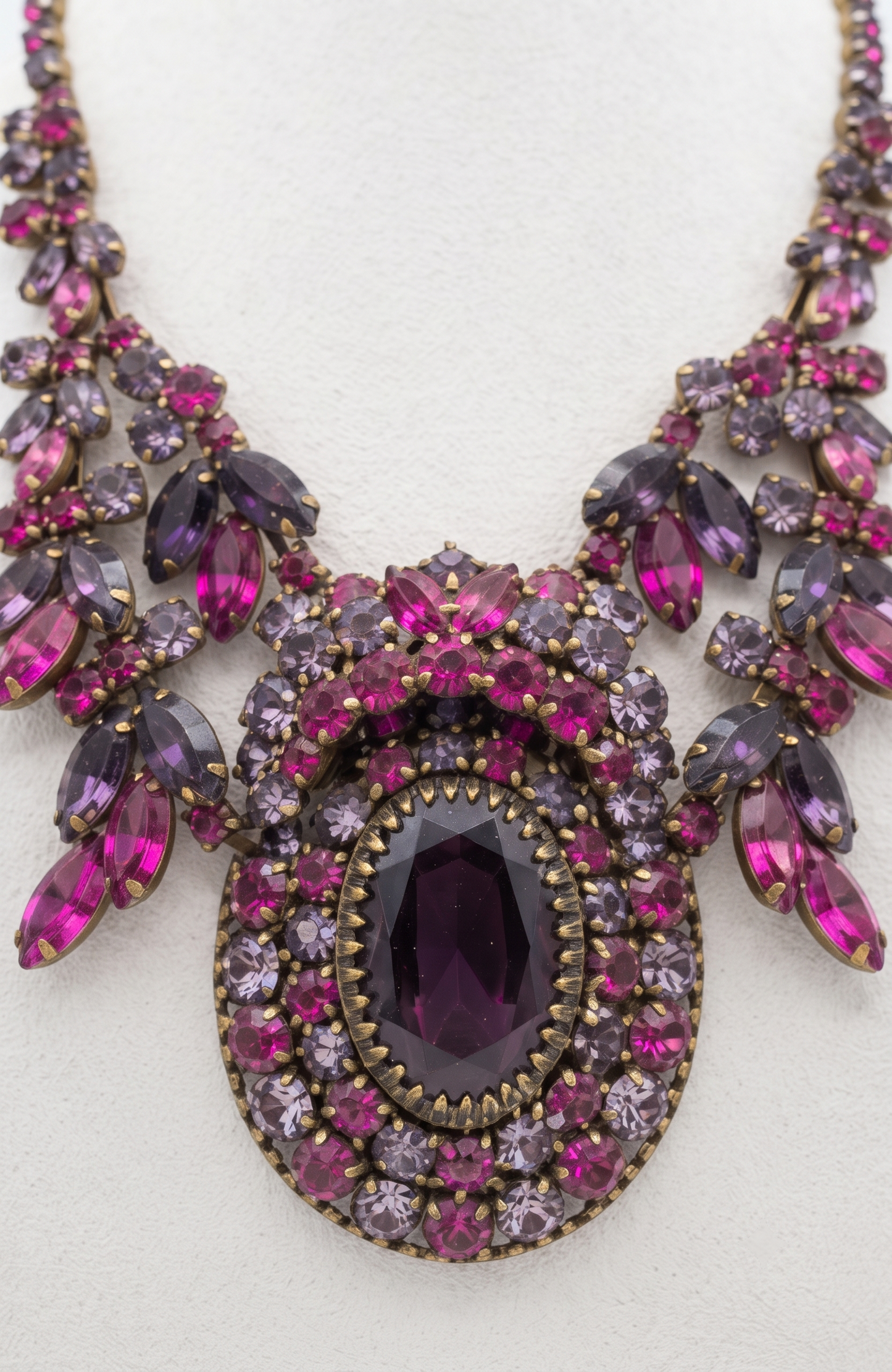 RHINESTONE NECKLACE FROM THE 1940s