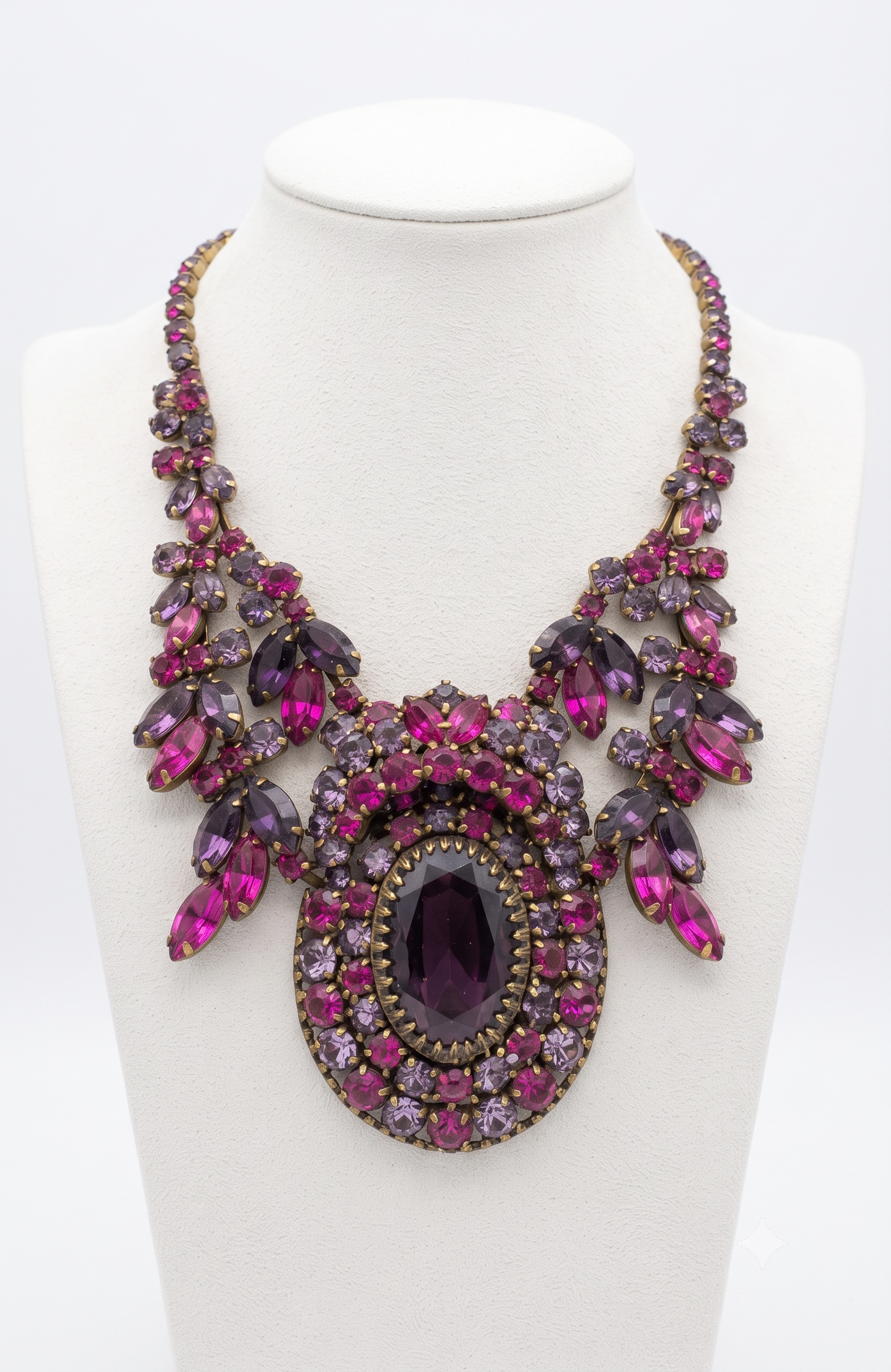 RHINESTONE NECKLACE FROM THE 1940s