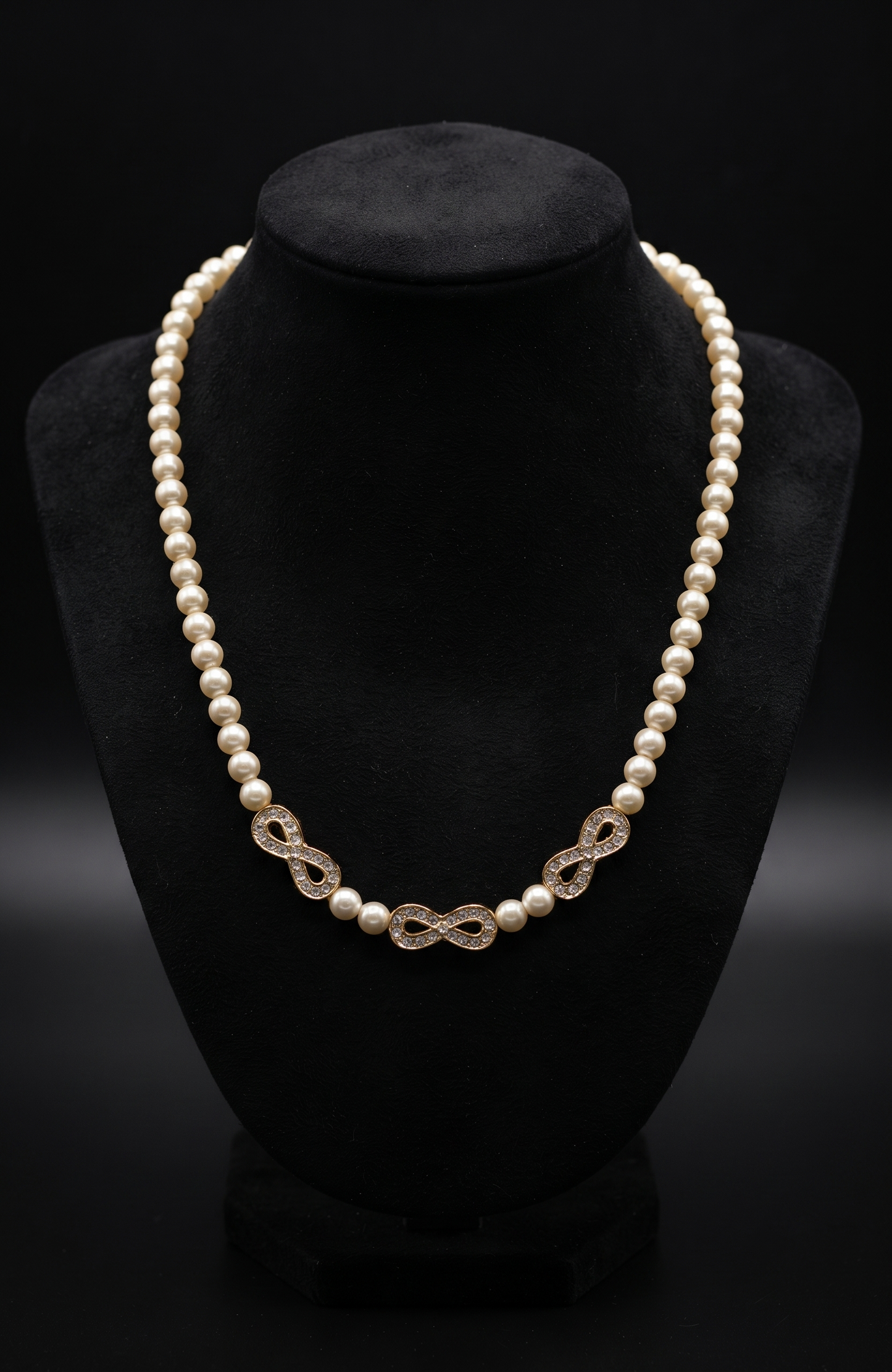 Vintage early 2000s MONET pearl and gold tone infinity necklace