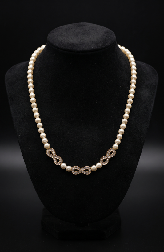 Vintage early 2000s MONET pearl and gold tone infinity necklace