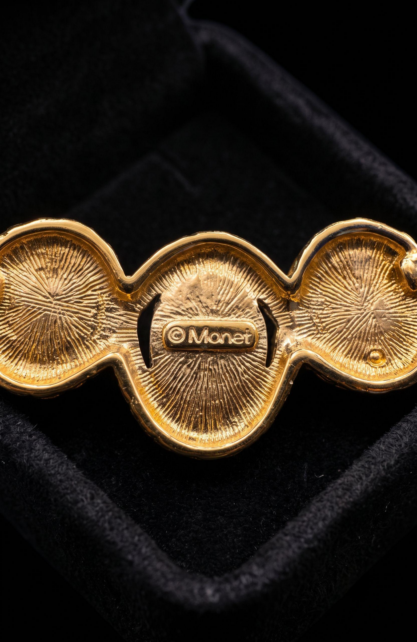 MONET necklace from the early 1980s in gold tone with amber-colored stones.