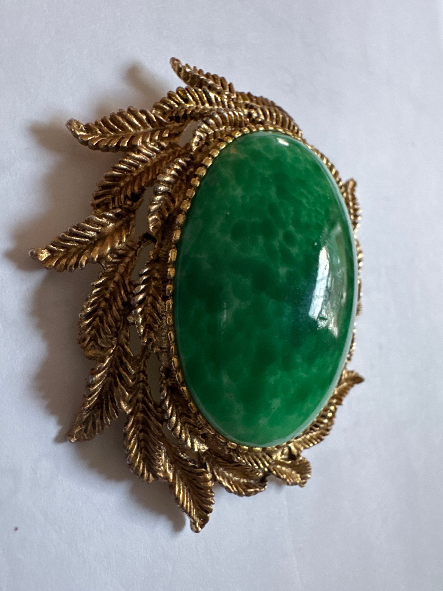 1960s stunning signed PAULINE RADER green cabochon brooch/pendant with leaf wreath frame