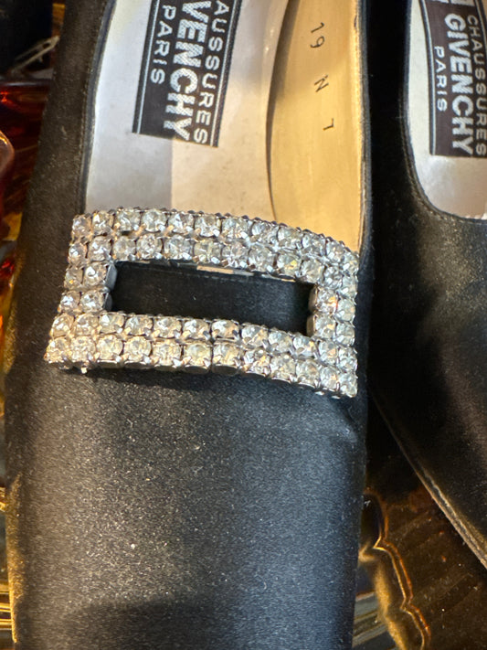 Vintage rhinestone shoe clip in buckle shape