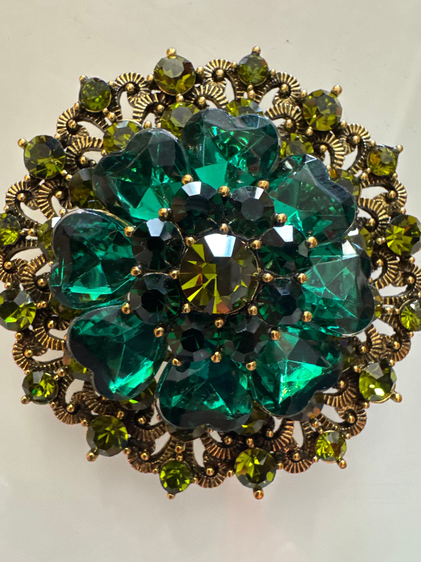 Vintage unsigned green rhinestone brooch
