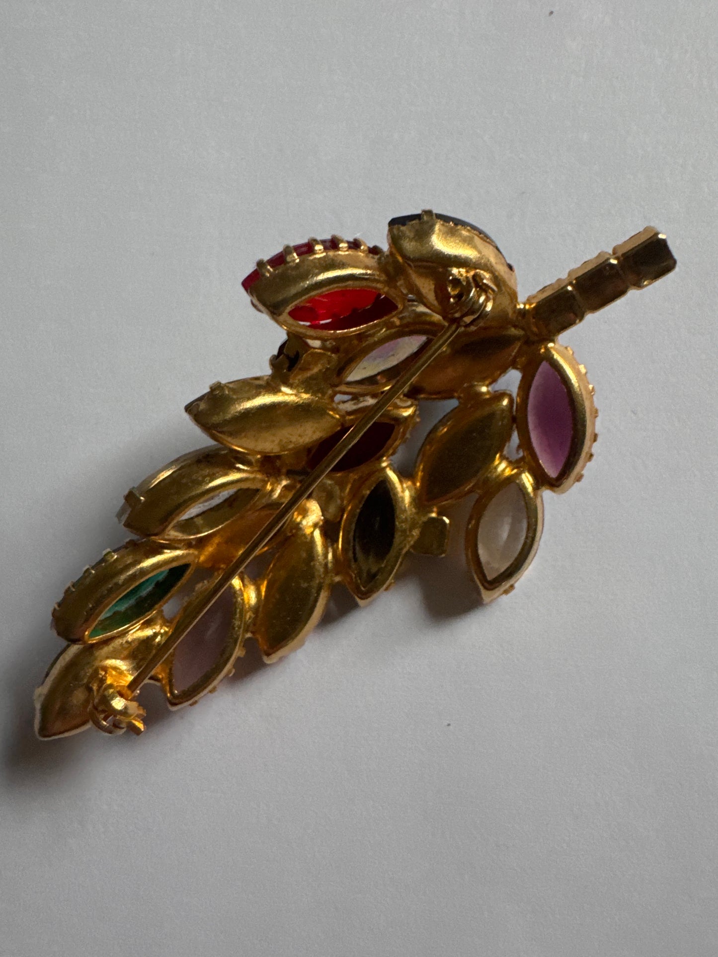 Beautiful multicolor 1950s rhinestone leaf brooch