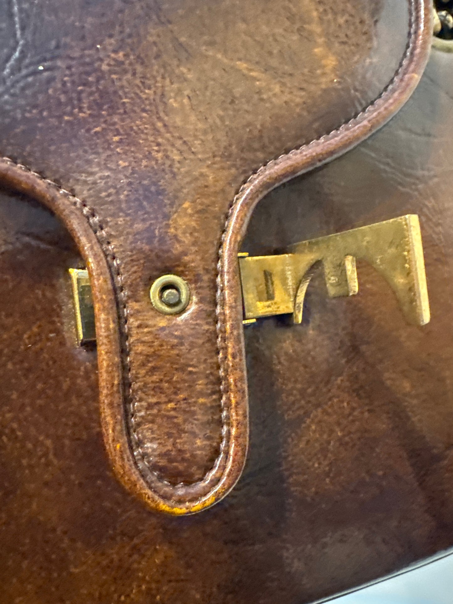 1970s Brown double chain handbag with three inside compartments