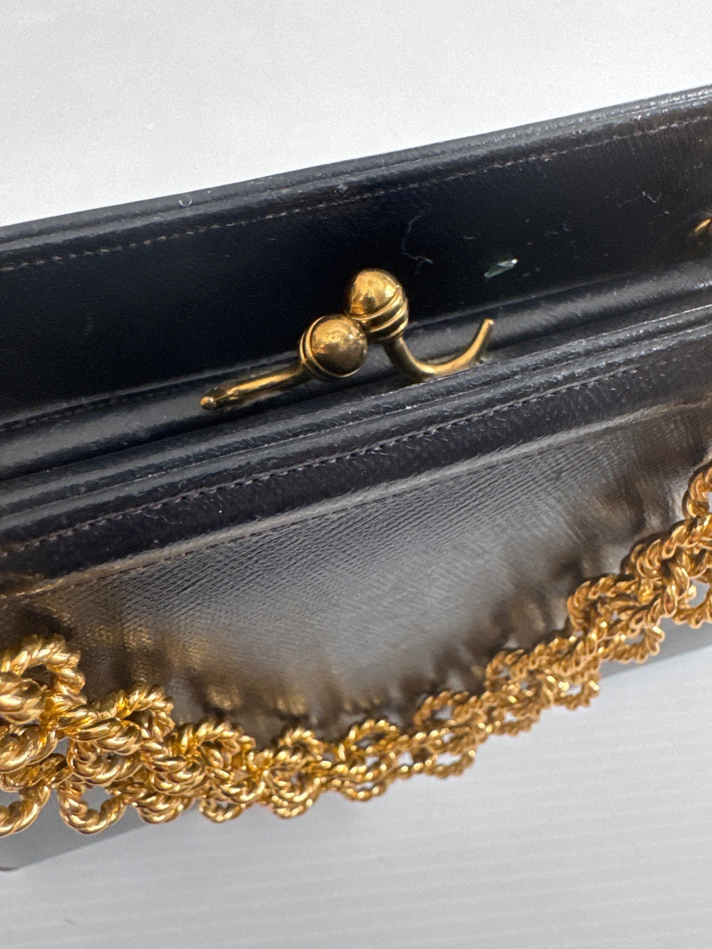 1960s beautiful black leather Morris Moskowitz handbag with gold tone link chain, kiss lock closure, and two side pockets