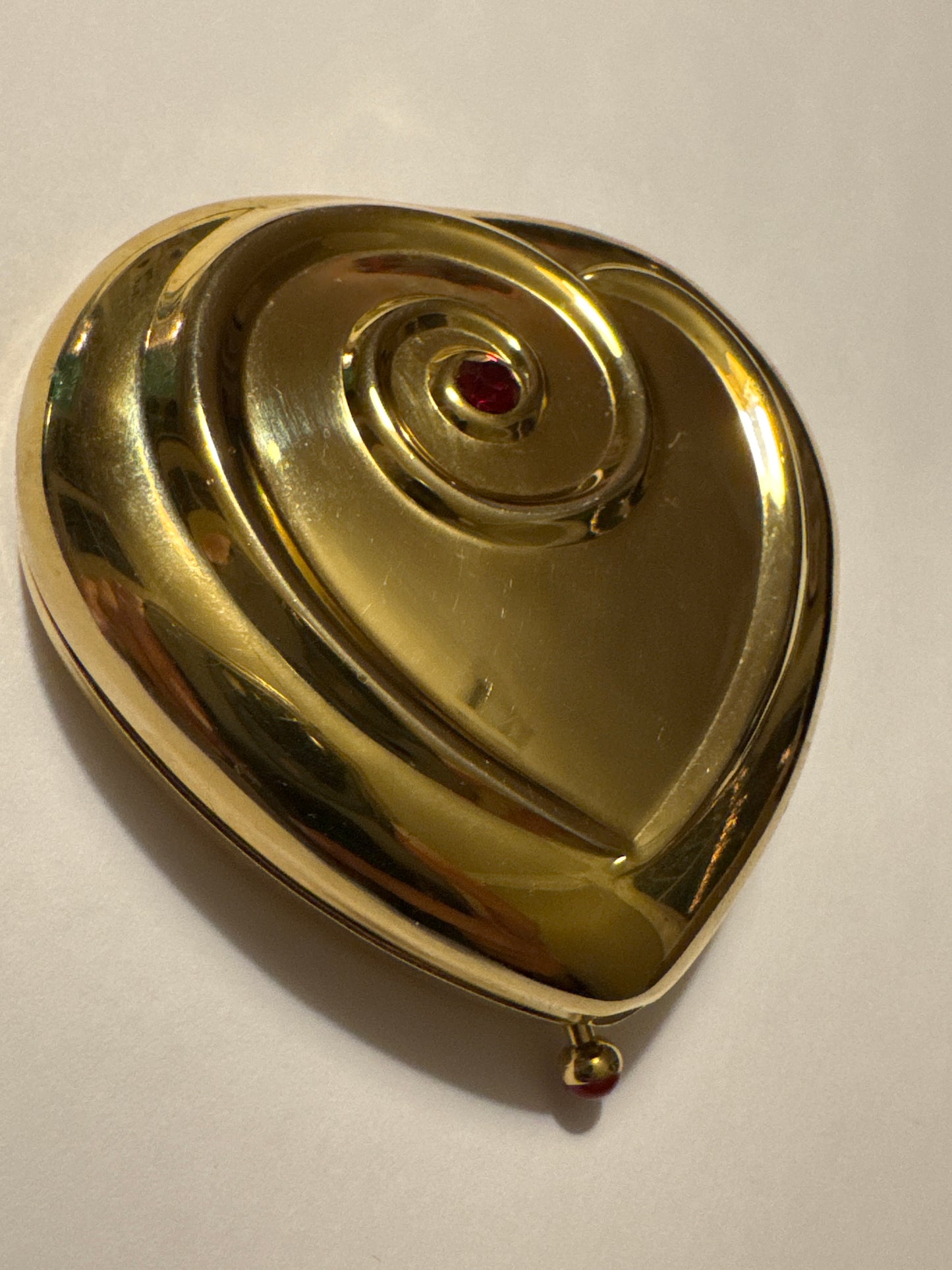 Vintage Estée Lauder powder gold tone heart compact with red stones. Road