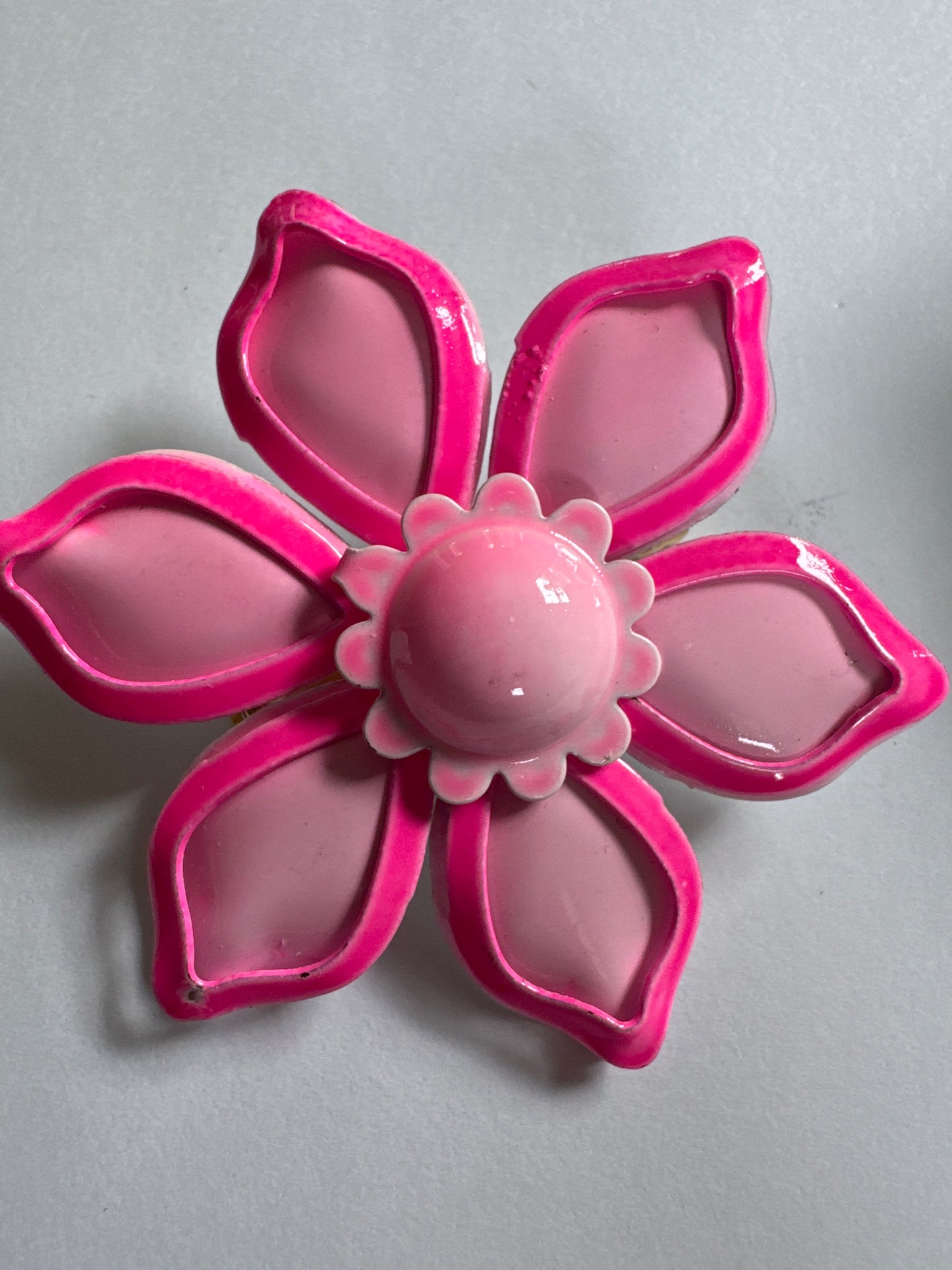 1960s shades of pink metal brooch