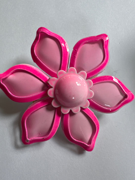 1960s shades of pink metal brooch