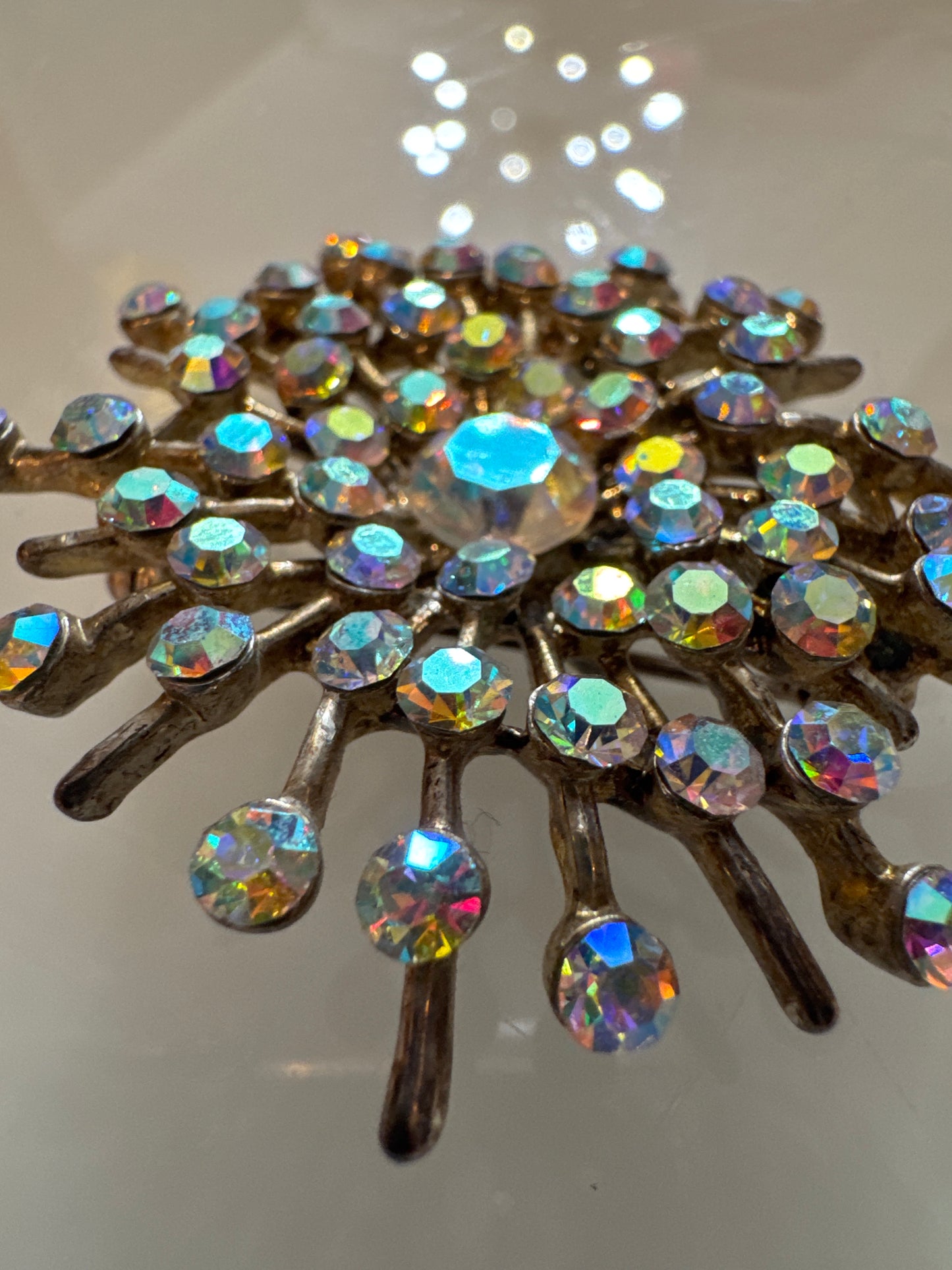 Beautiful 1940's aurora borealis starburst  brooch