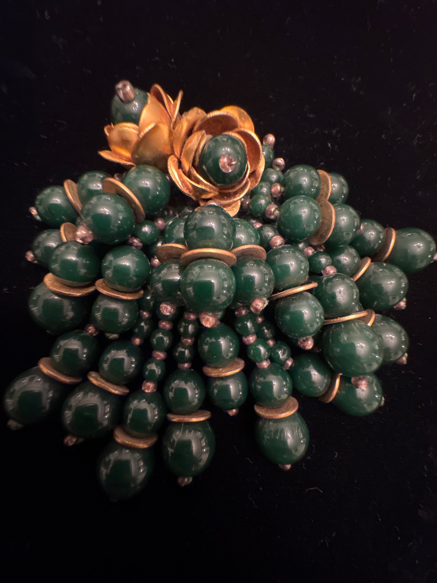 Beautiful vintage fur clip with green glass beads and gold tone flowers
