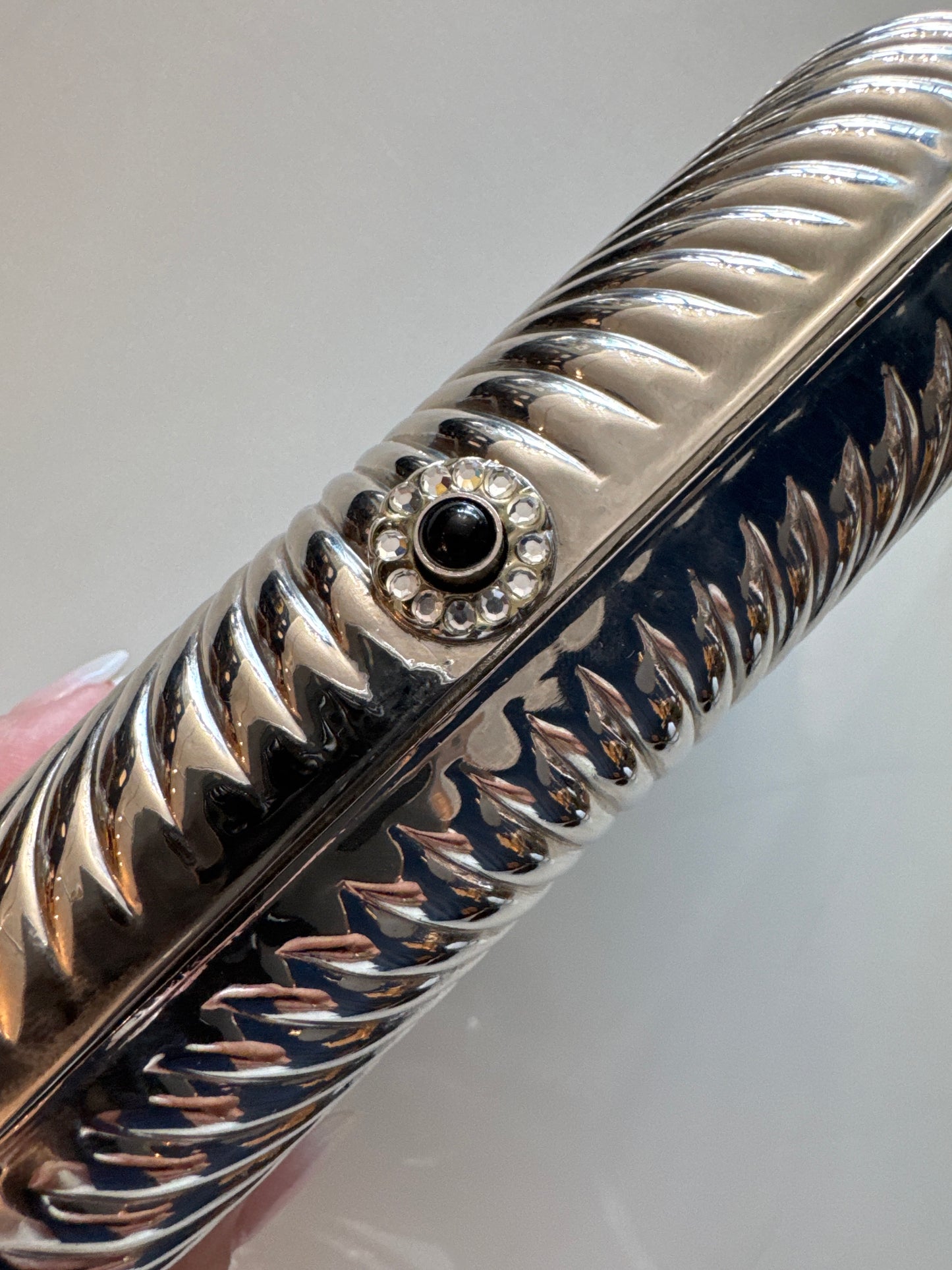 Stunning 1940s Walborg silver hardtop clutch with optional chain. Clear rhinestones in center - black on push top