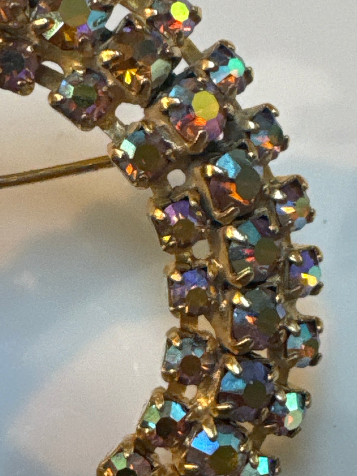 Vintage 1950s Aurora Borealis wreath brooch