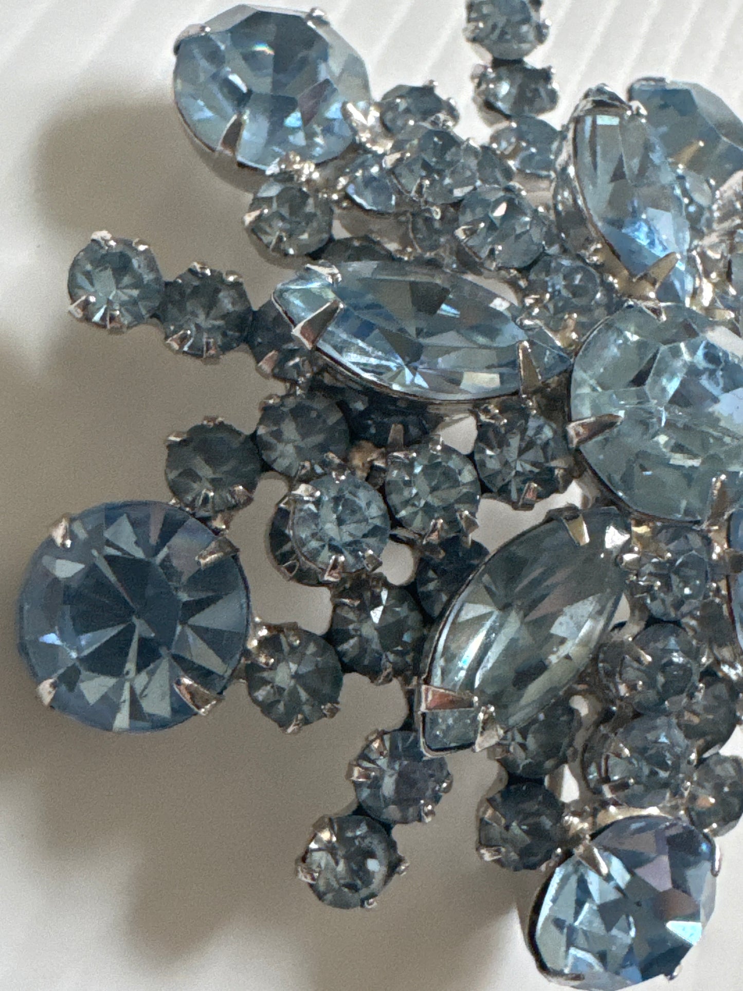 1950s absolutely stunning ice, blue rhinestone, starburst dome shaped brooch