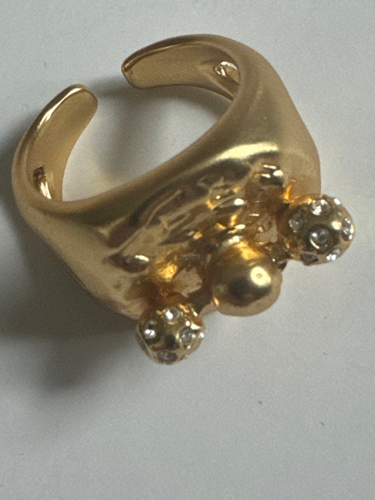 2000's signed SCHIAPARELLI gold tone ring with rhinestones