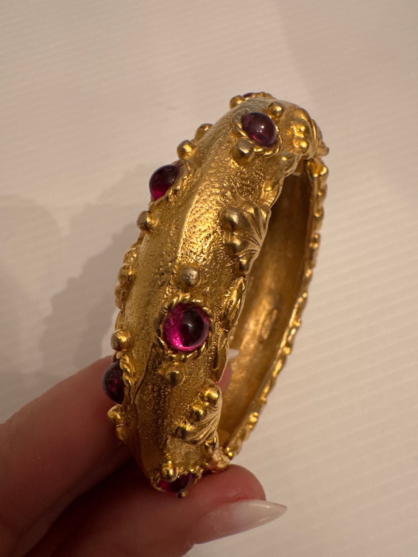 Beautiful vintage signed YOSCA clamper bracelet from 1980s with red pink and purple rhinestones