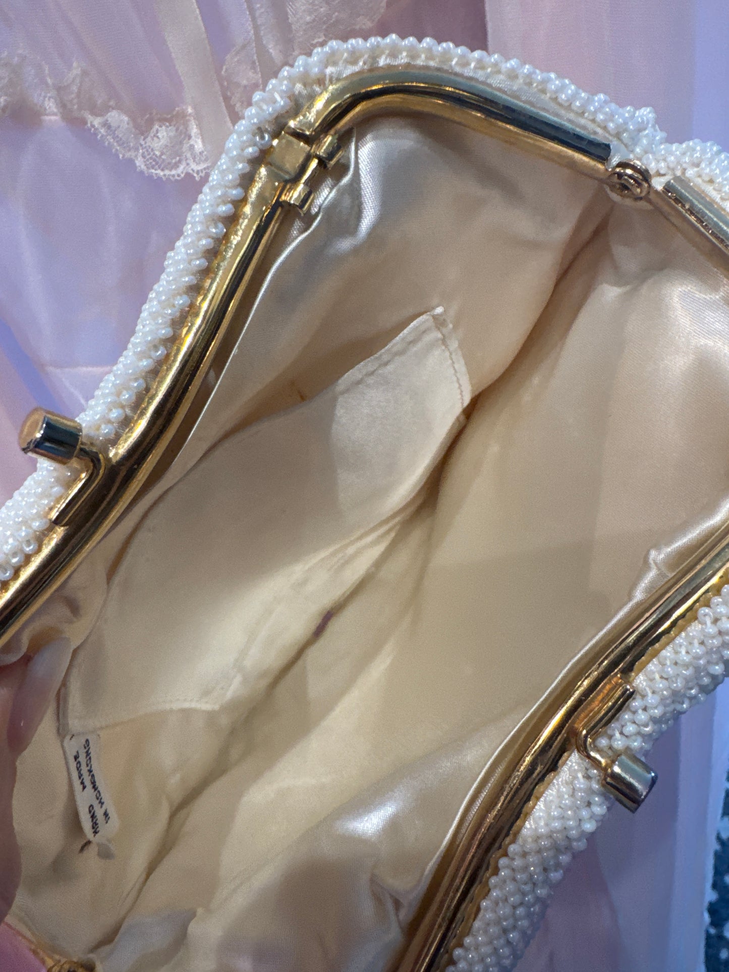 1950s ivory beaded clutch with kiss lock