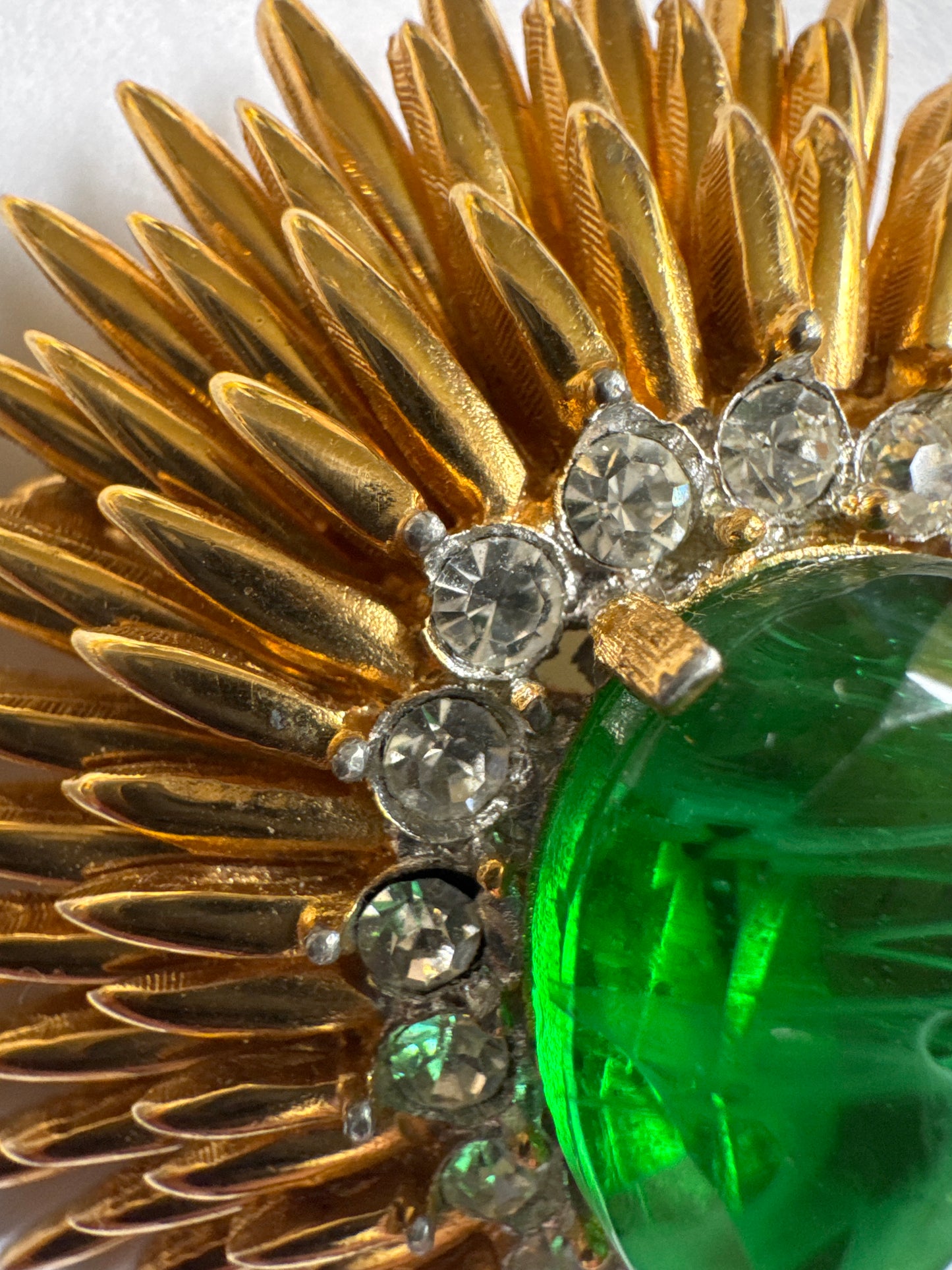 Gorgeous 1950s emerald tear drop layered gold tone brooch