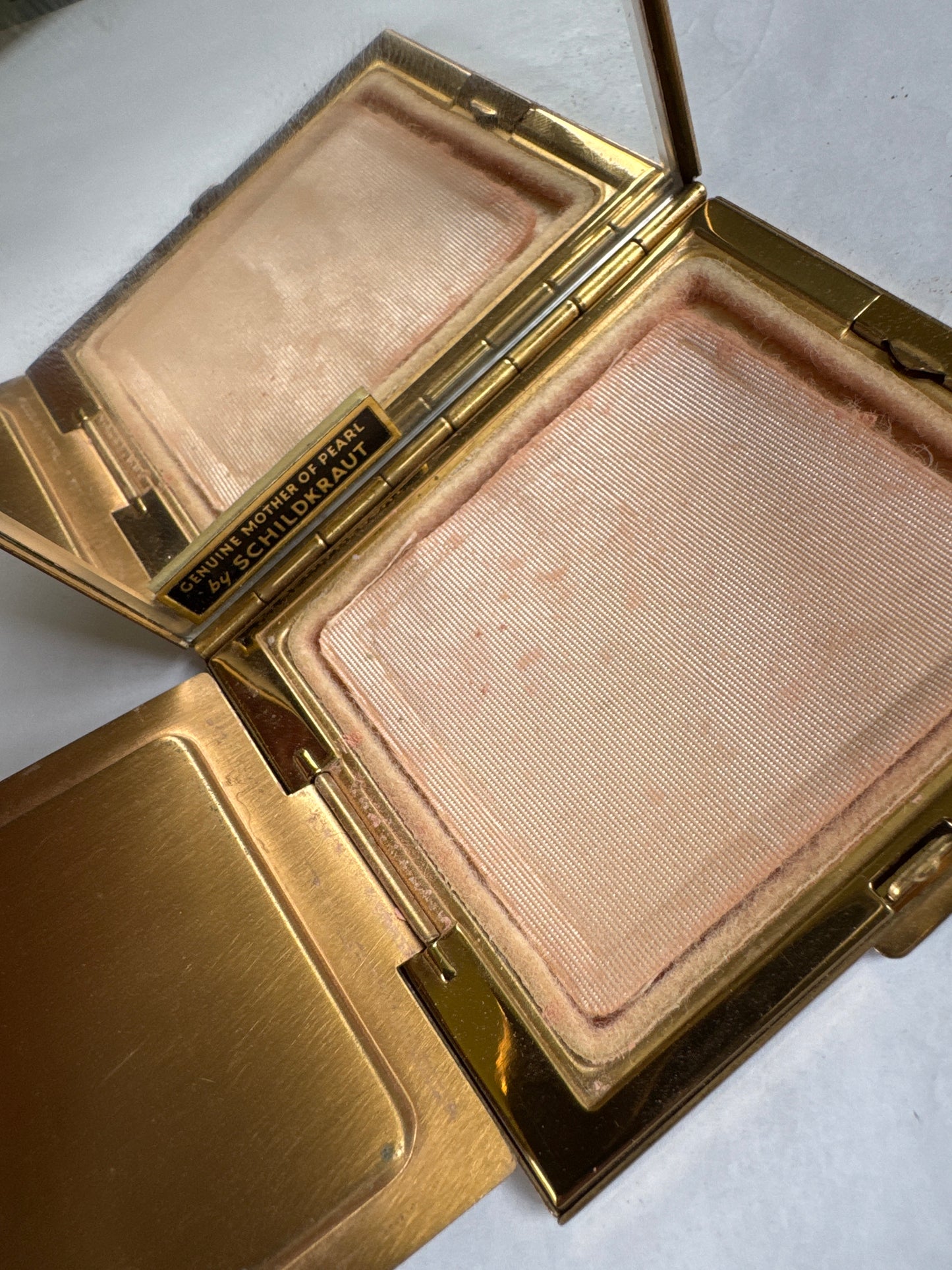 1930s SCHILDKRAUT mother-of-pearl Makeup compact with clear rhinestones